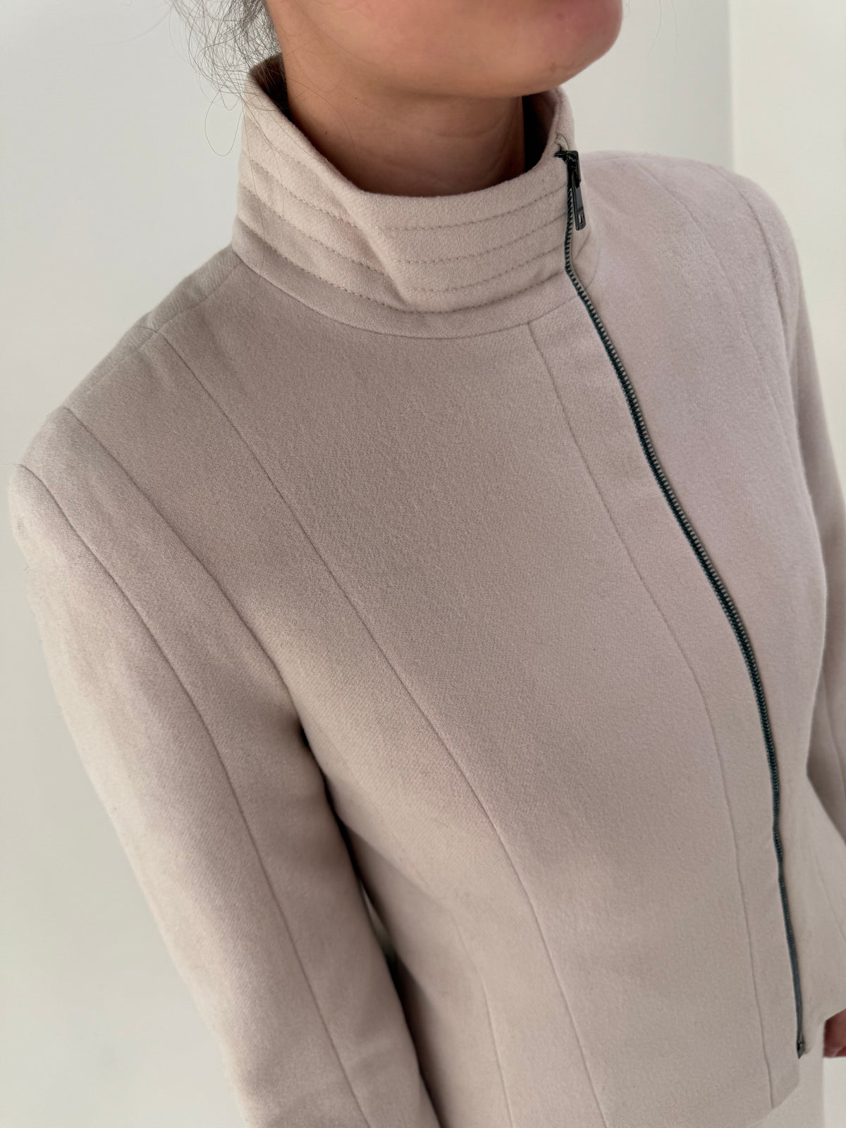 Jacheta Marc Cain rose white din lana plină extrafina în croi specific brandului business chic