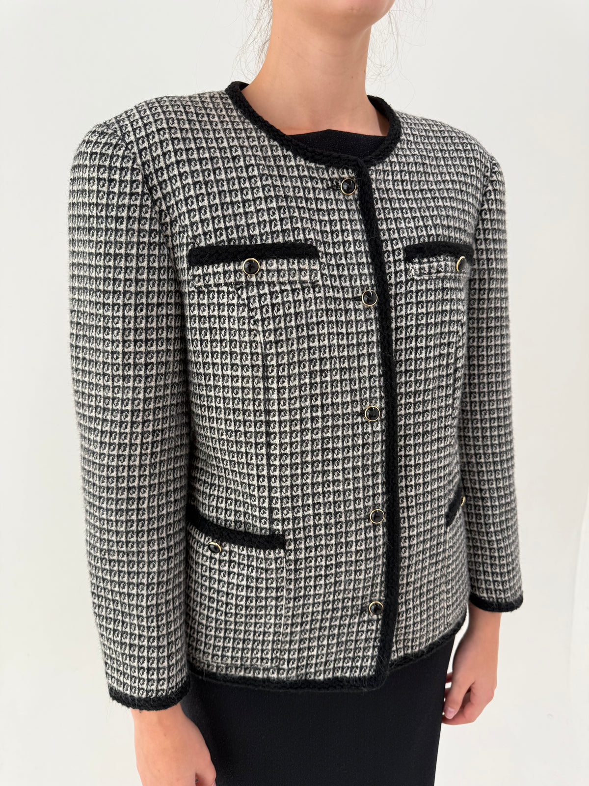 Sacou vintage luxury Elena Miro în stil Chanel din tweed alb negru cu paspoal și nasturi decorativi