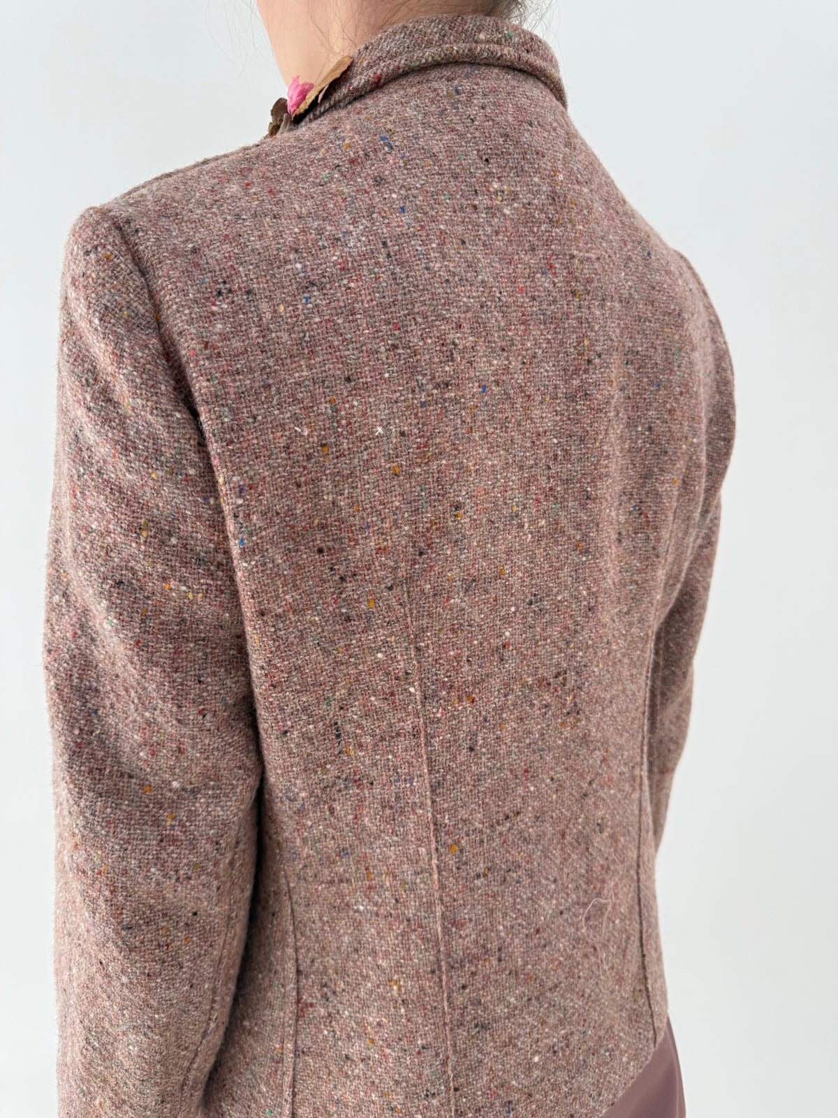 Sacou din tweed cu aplicații realizate manual excepționale din tweed dusty Pink de lana