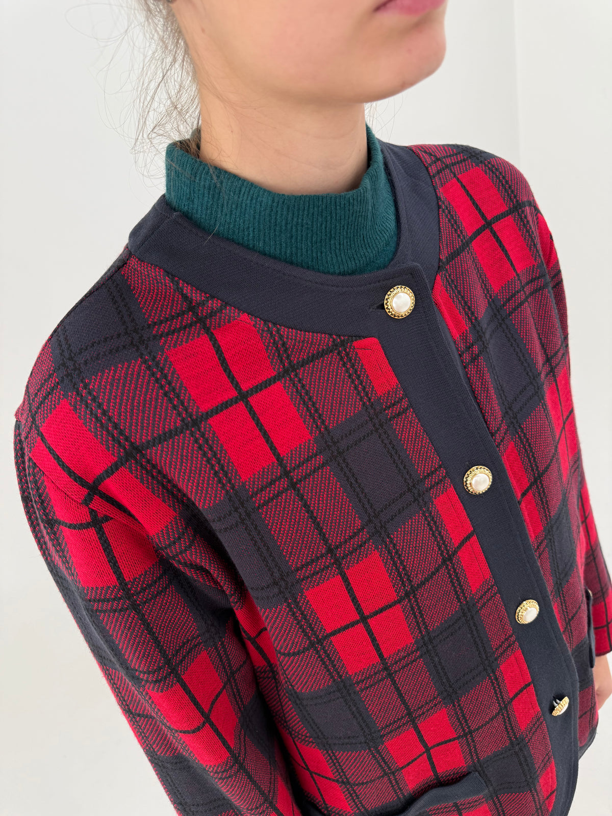 Cardigan în stil Chanel vintage italian din mix de lana extrafina cu nasturi bijuterie