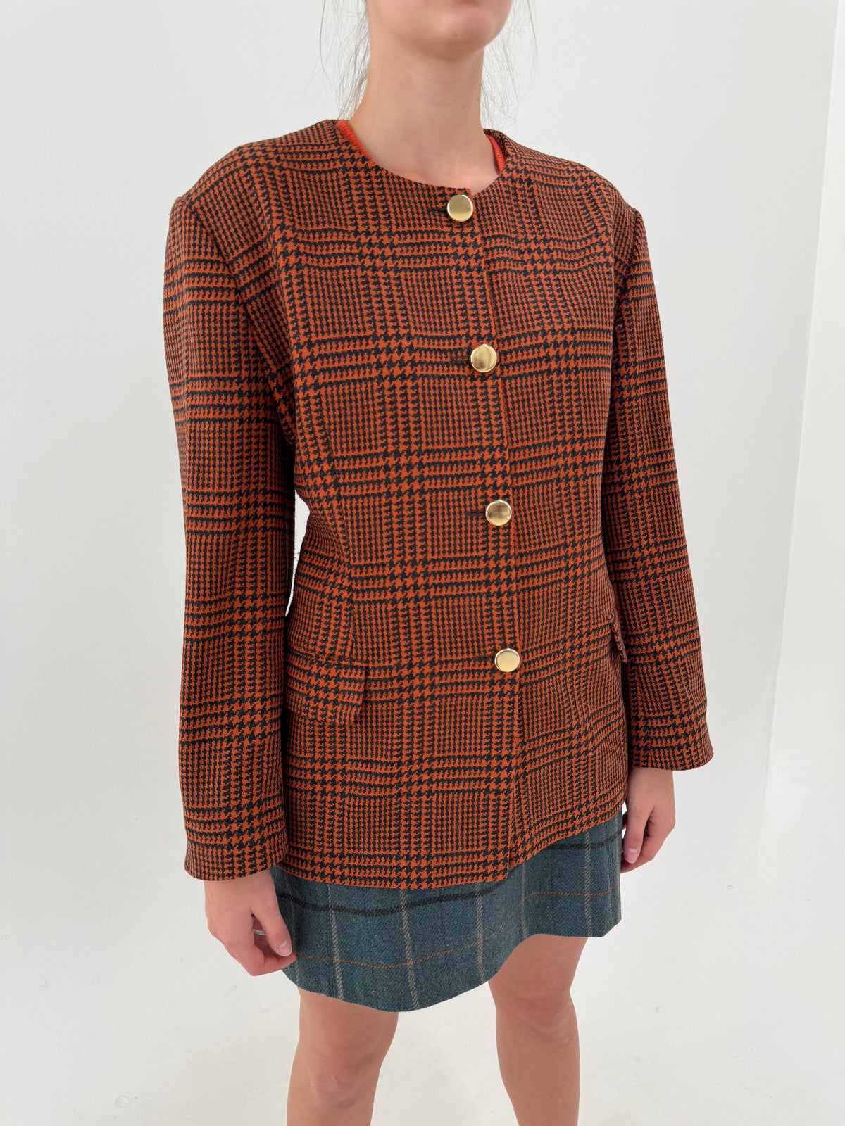 Sacou pied de coq în carouri burnt orange din tweed de lana și cașmir în croi minimalist