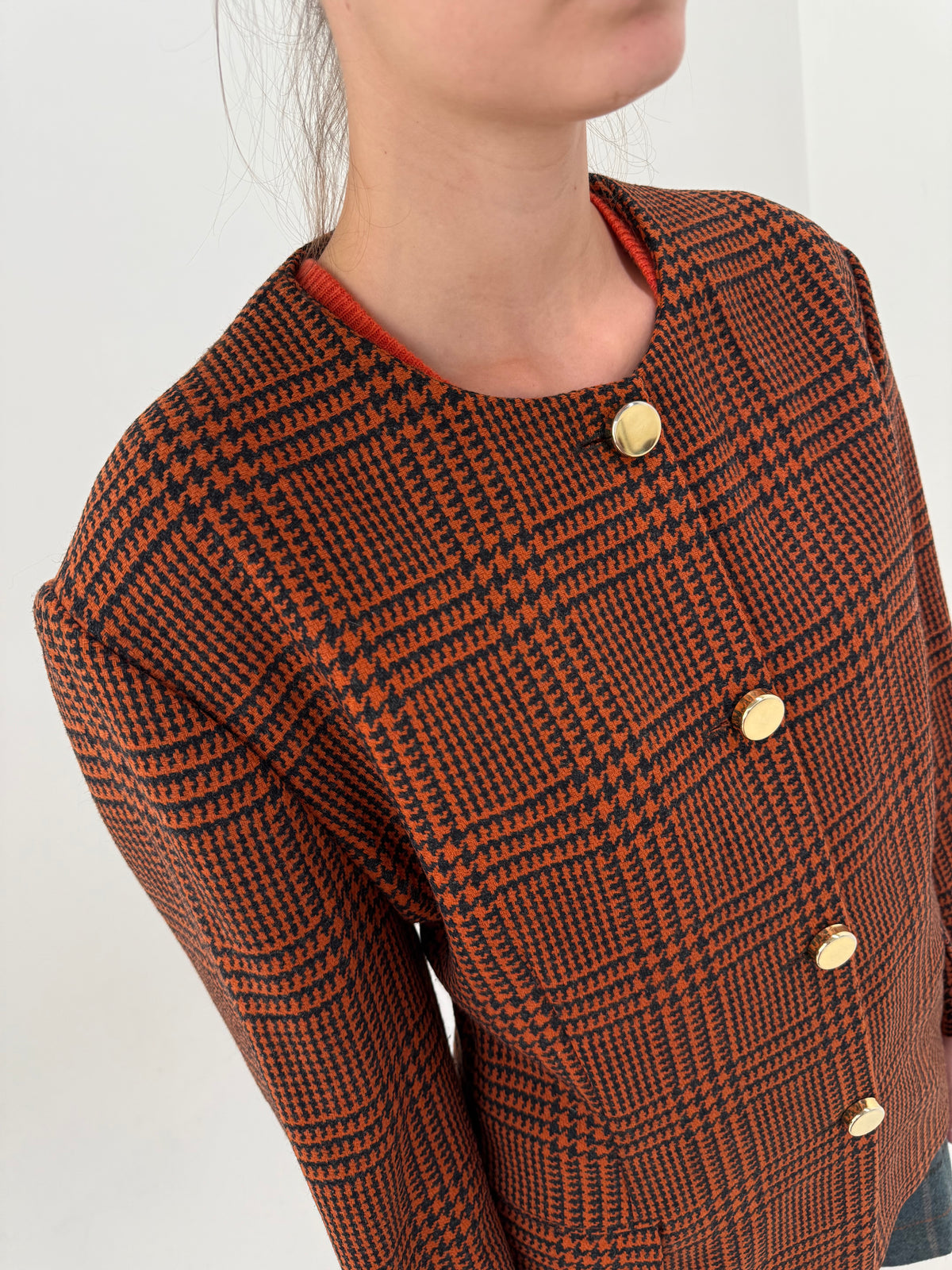 Sacou pied de coq în carouri burnt orange din tweed de lana și cașmir în croi minimalist