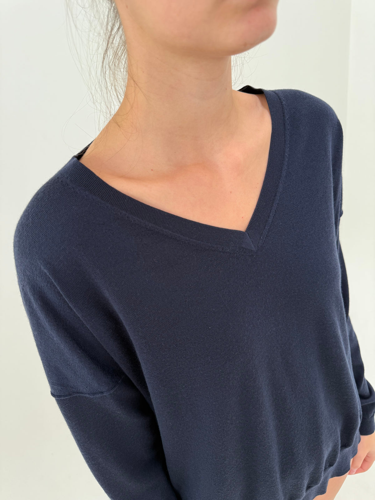 Pulover de brand luxury Closed din lana merino extrafina în croi lejer și anchior
