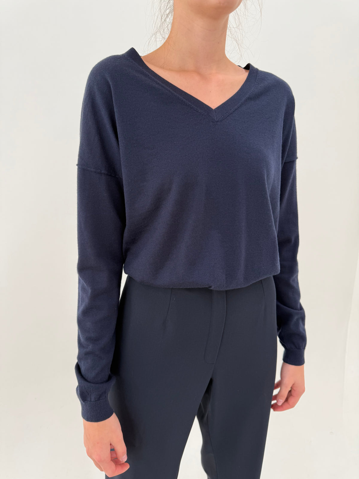 Pulover de brand luxury Closed din lana merino extrafina în croi lejer și anchior