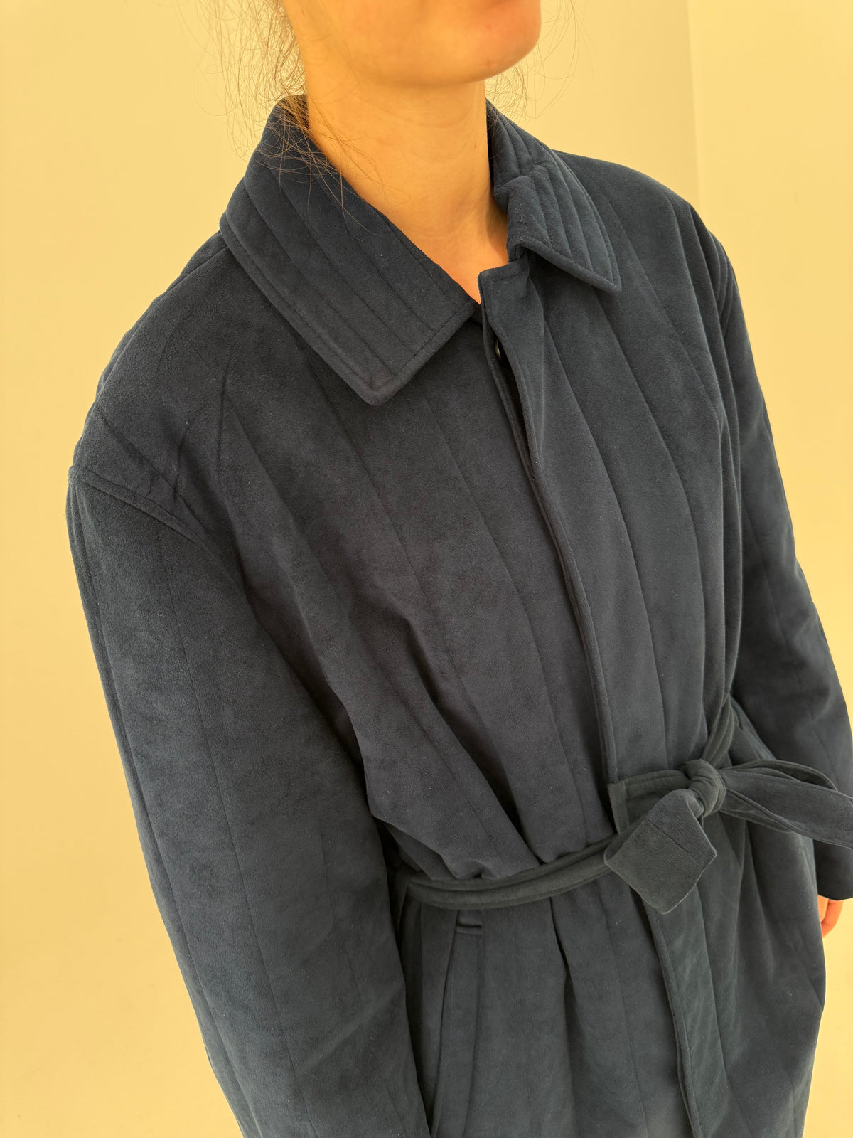 Trench vintage albastru cerneală cu interior light padded și exterior cu aspect de piele întoarsă