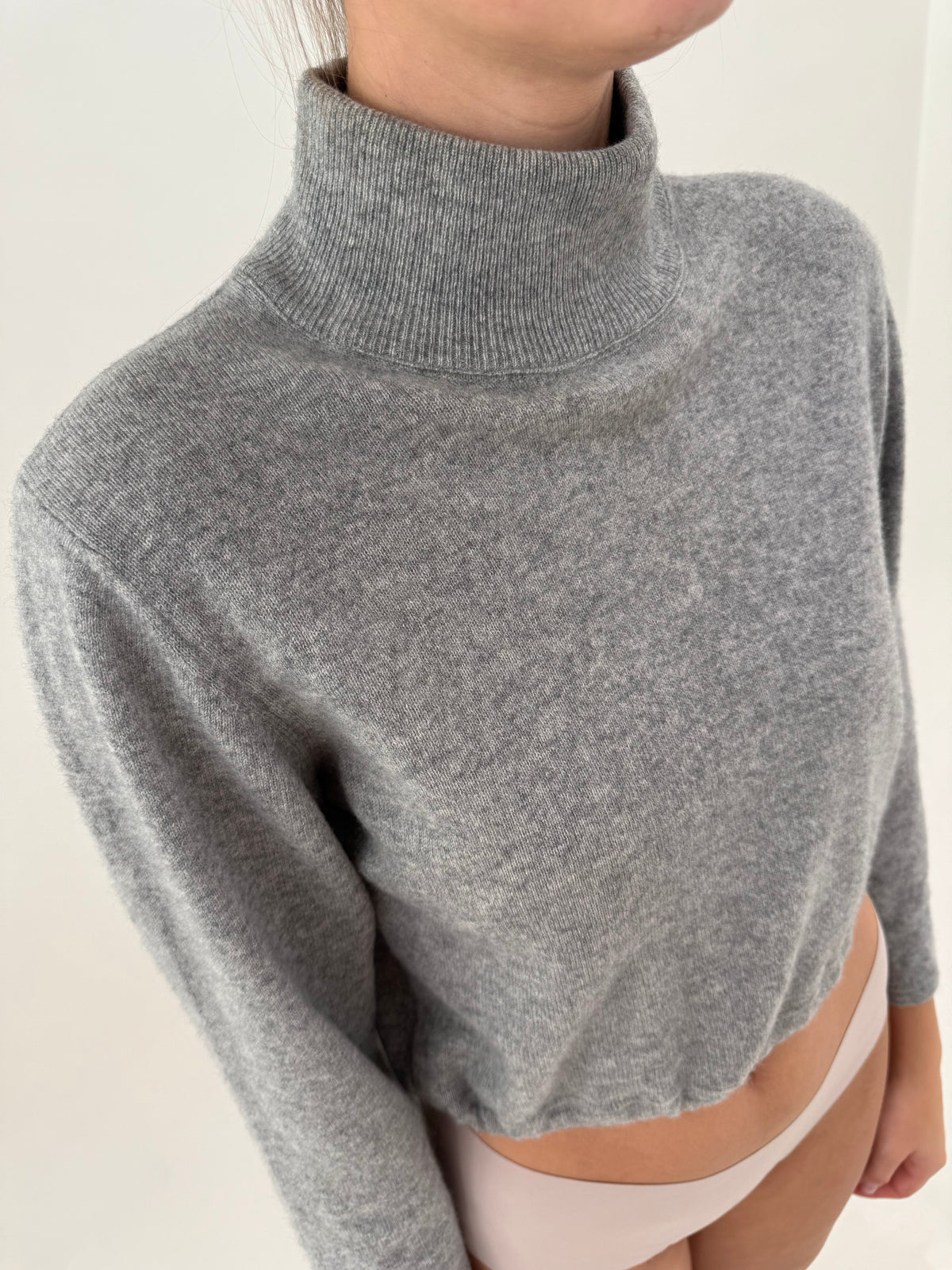 Maleta din cașmir silver gray melanj în croi ultra chic cropped cu talie elastică