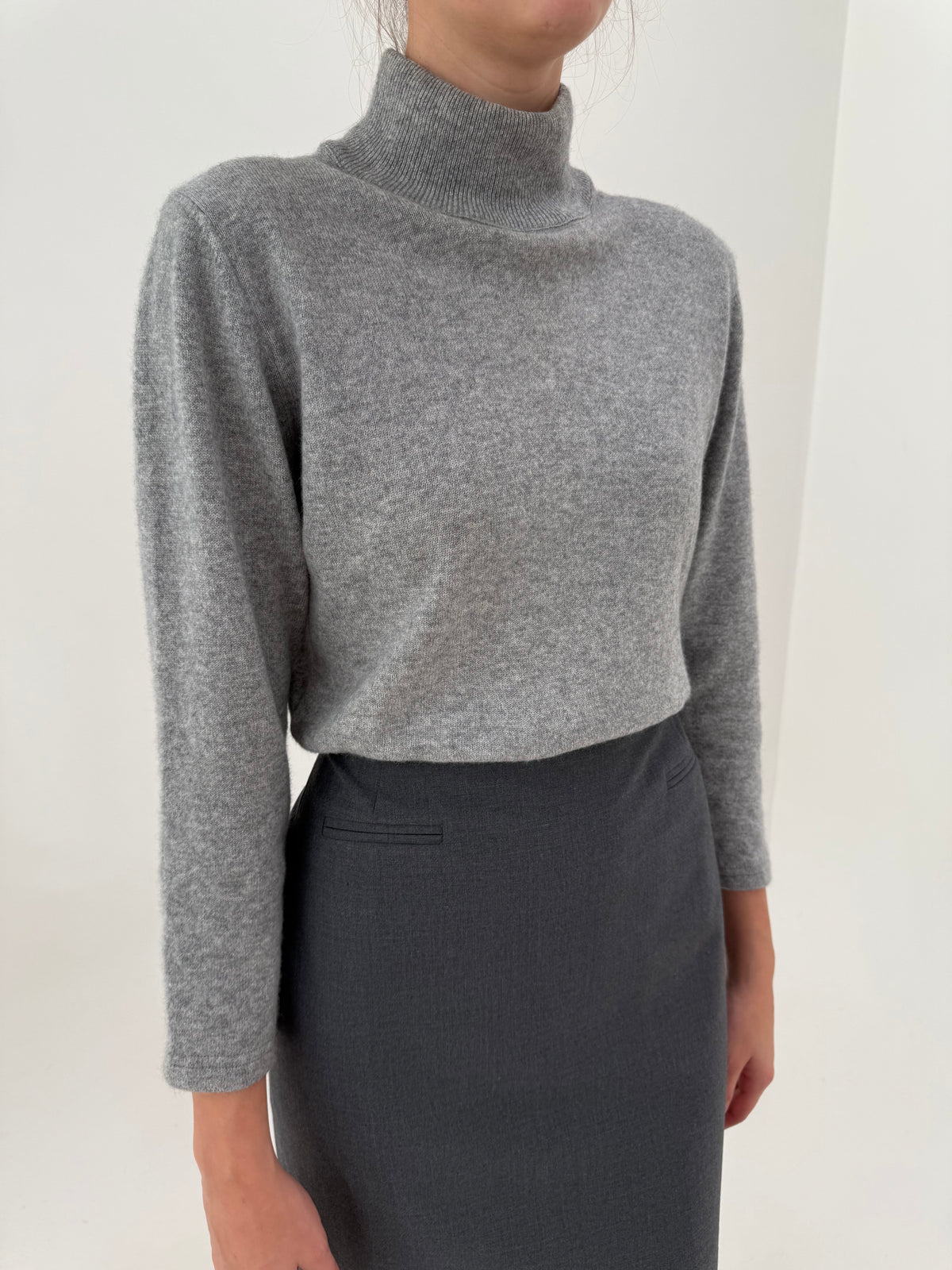 Maleta din cașmir silver gray melanj în croi ultra chic cropped cu talie elastică