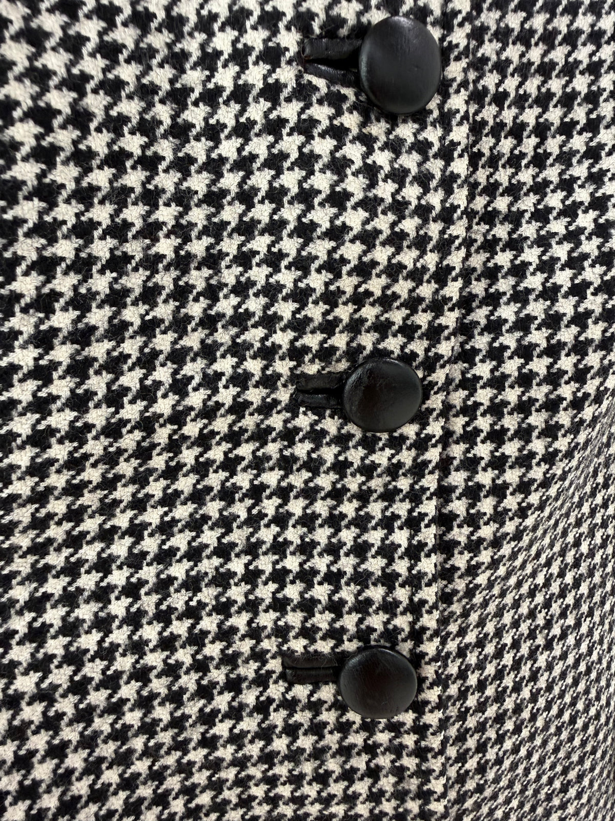 Sacou din tweed pied de coq alb negru din lana extrafina în croi cambrat minimalist