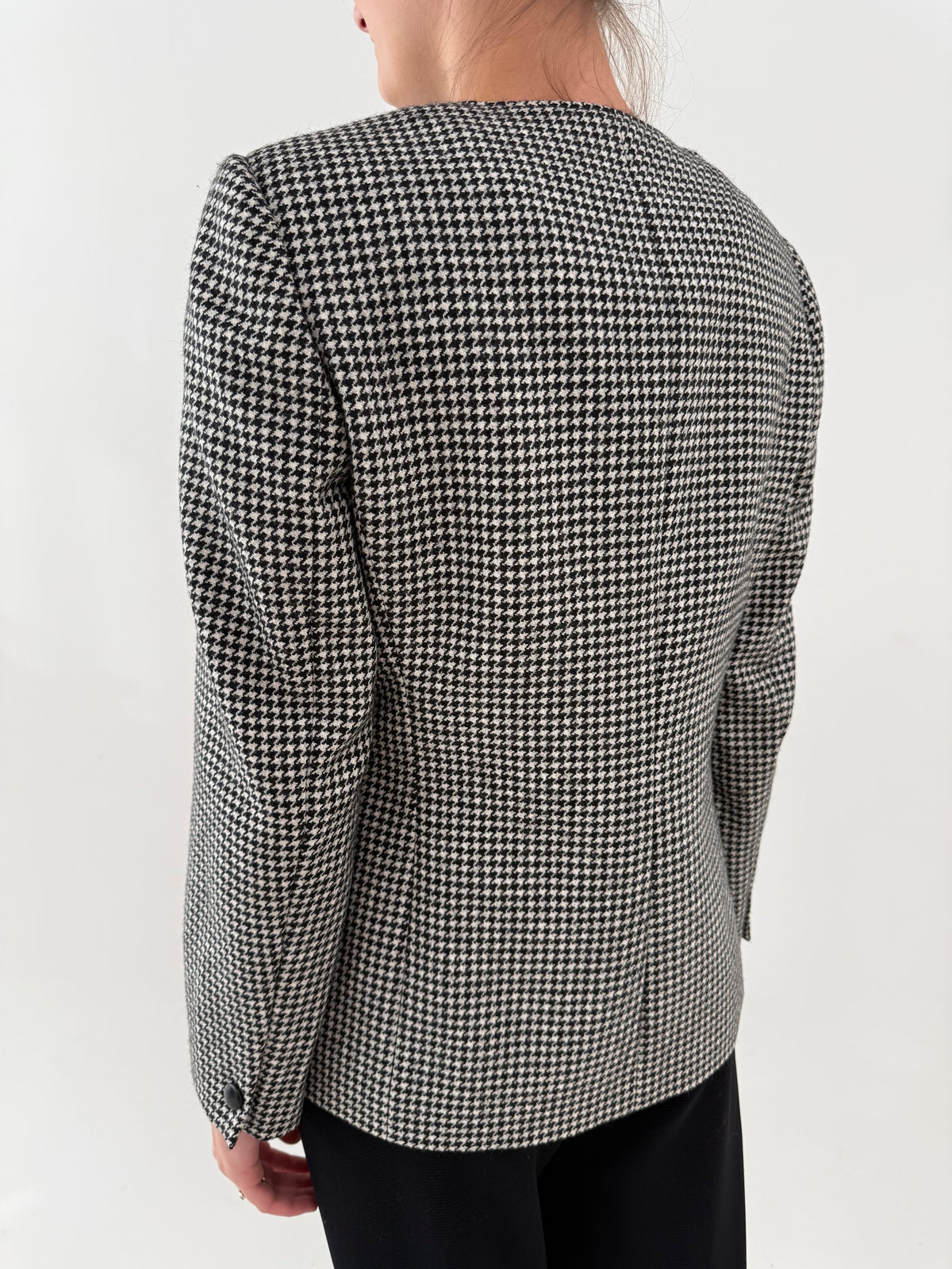 Sacou din tweed pied de coq alb negru din lana extrafina în croi cambrat minimalist