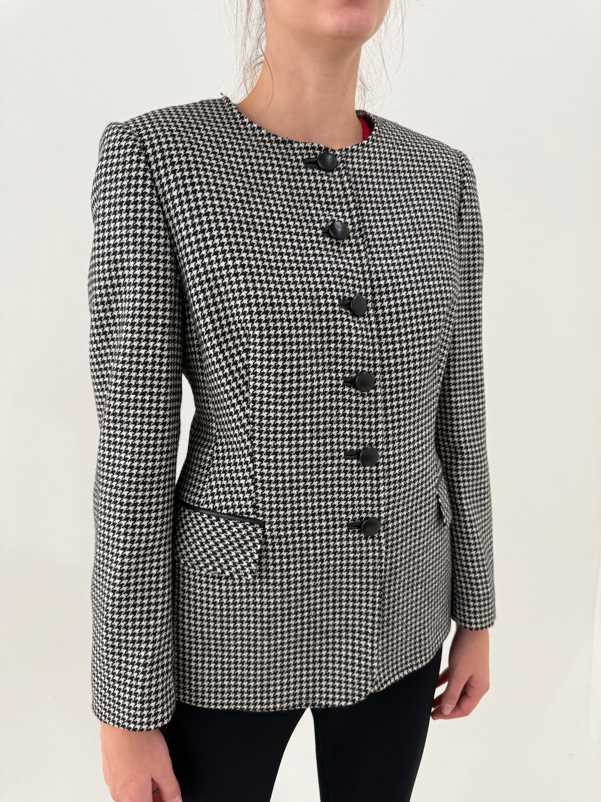 Sacou din tweed pied de coq alb negru din lana extrafina în croi cambrat minimalist