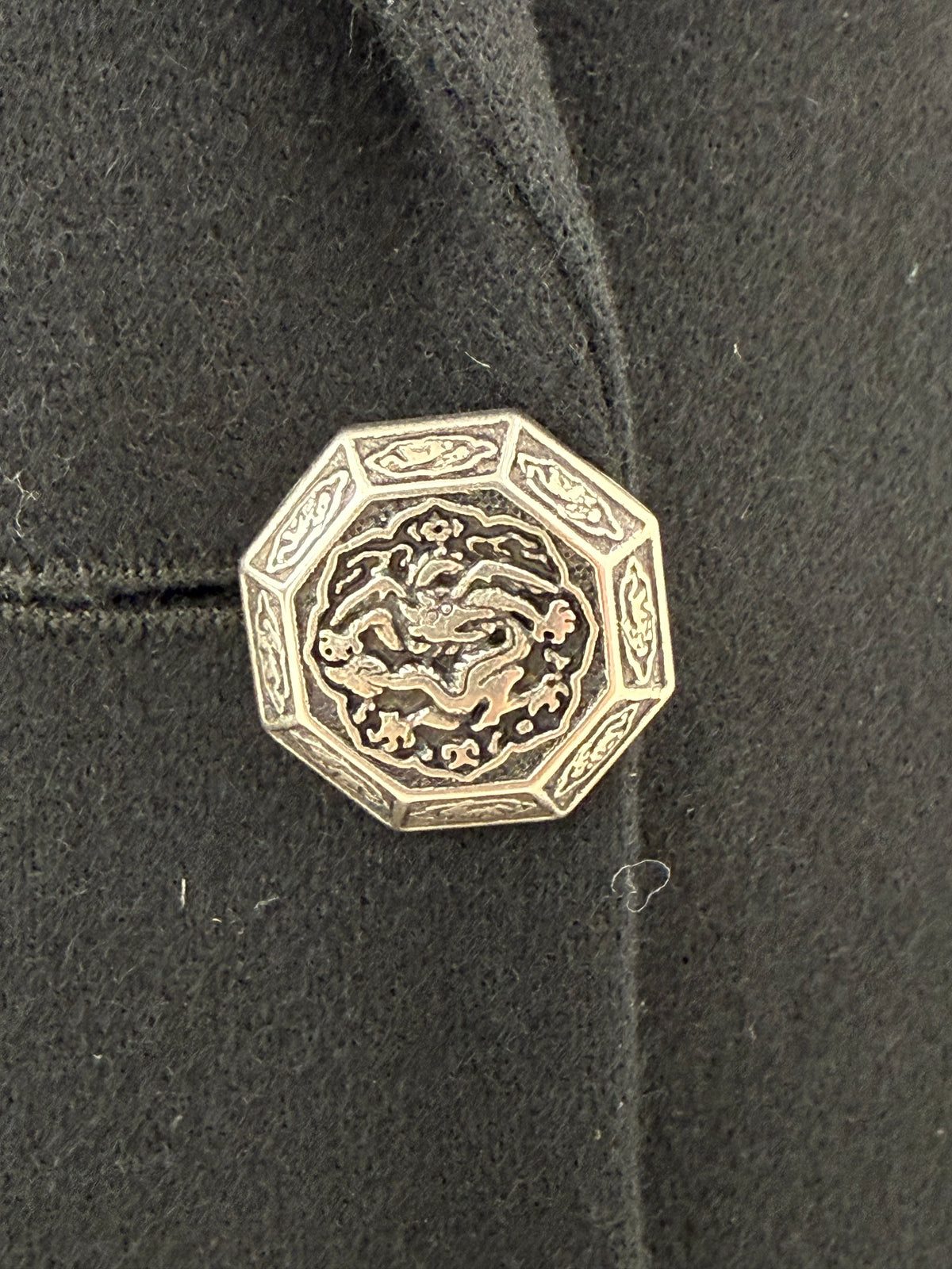 Sacou negru vintage italian cambrat petite cu revere late și nasturi bijuterie