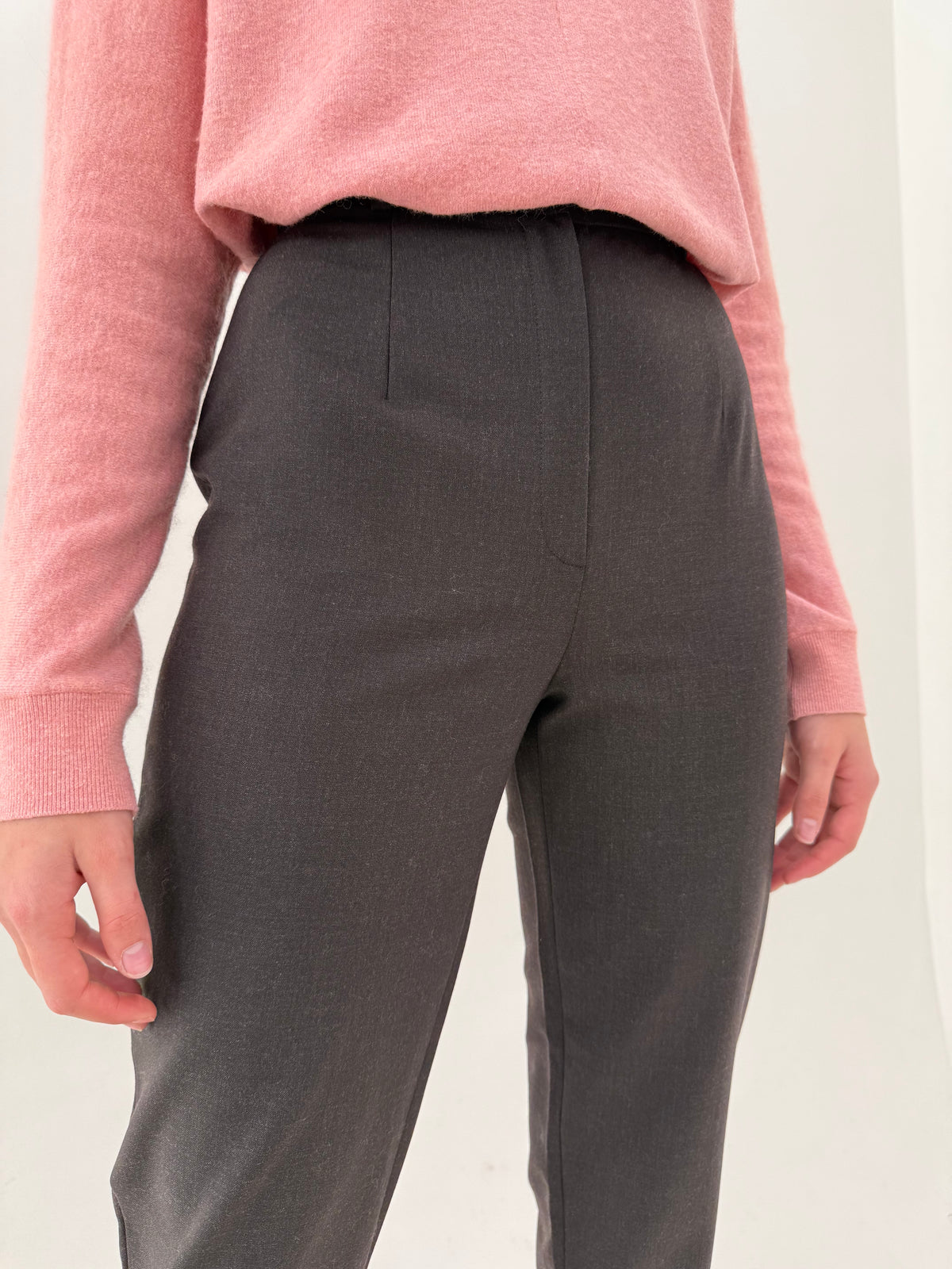 Pantaloni țigaretă dark chocolate brown din lana extrafina confort