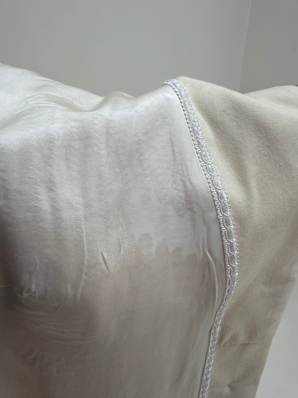 Palton old vintage anii 60 a la Jackie Keneddy elegant cu nasturi bijuterie