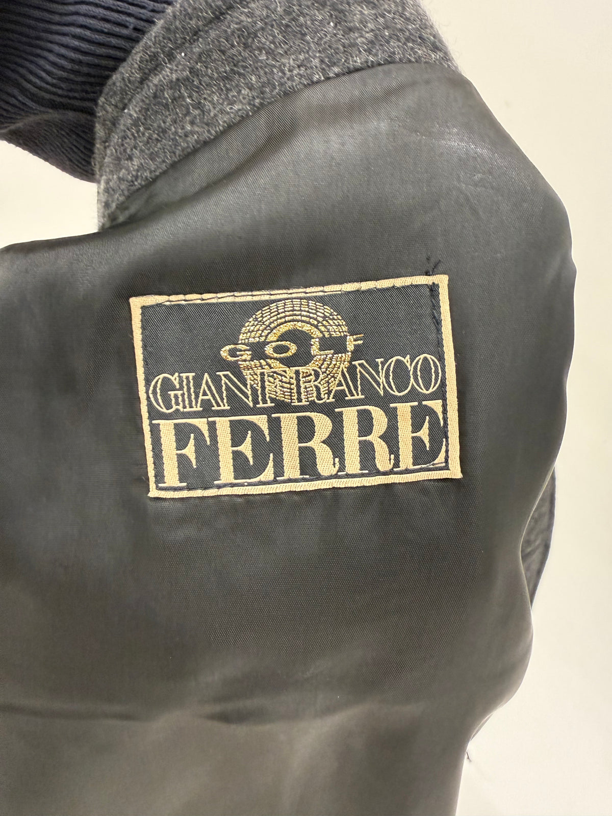 Palton scurt Gianfranco Ferre din lana groasă melanj cu influențe casual ‘car coat’