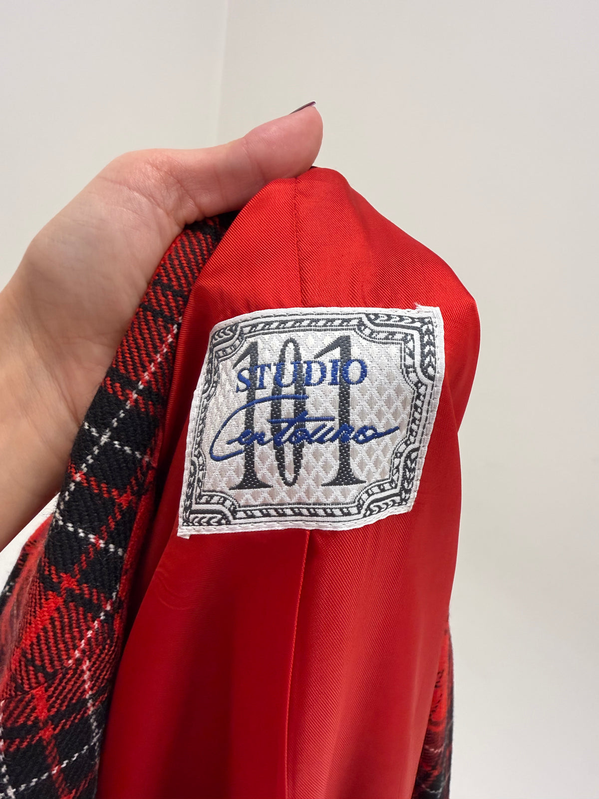 Sacou petite din tartan gros de lana în culori clasice în croi cambrat și lung
