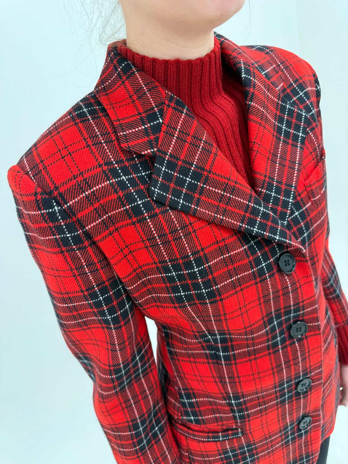 Sacou petite din tartan gros de lana în culori clasice în croi cambrat și lung