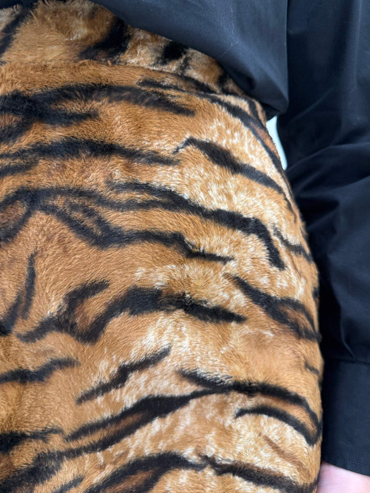 Fustă Gianfranco Ferre din blăniță animal print cu talie ultra înaltă