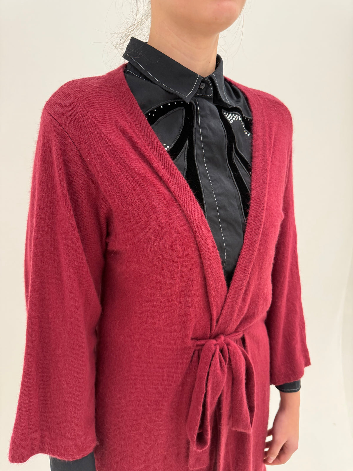 Cardigan lung burgundy din lana extrafina și Angora cu talie reglabilă și cordon