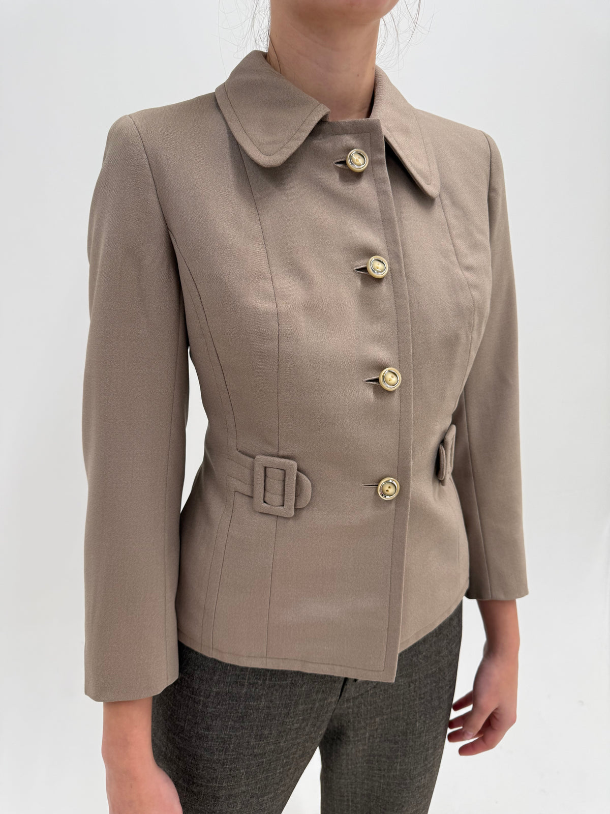 Jacheta old vintage anii 60 a la Jackie Keneddy cambrata din lana camel structurată