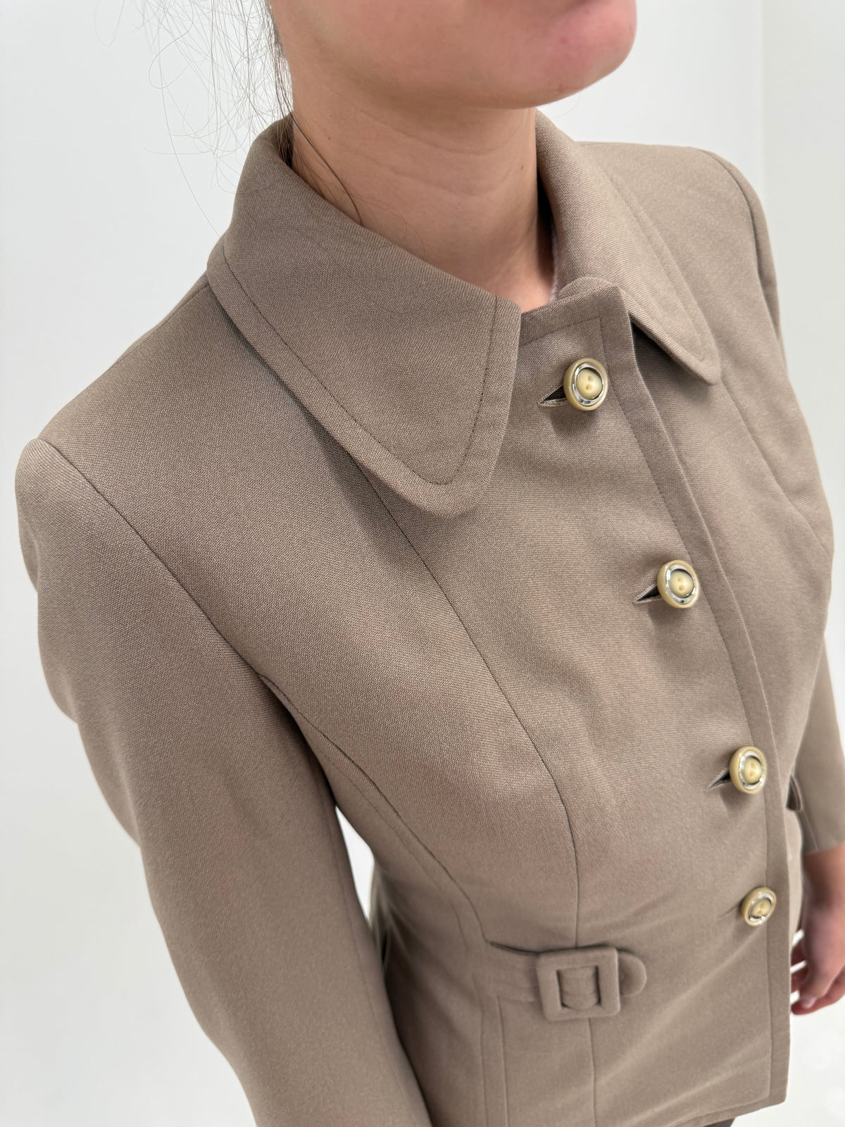 Jacheta old vintage anii 60 a la Jackie Keneddy cambrata din lana camel structurată