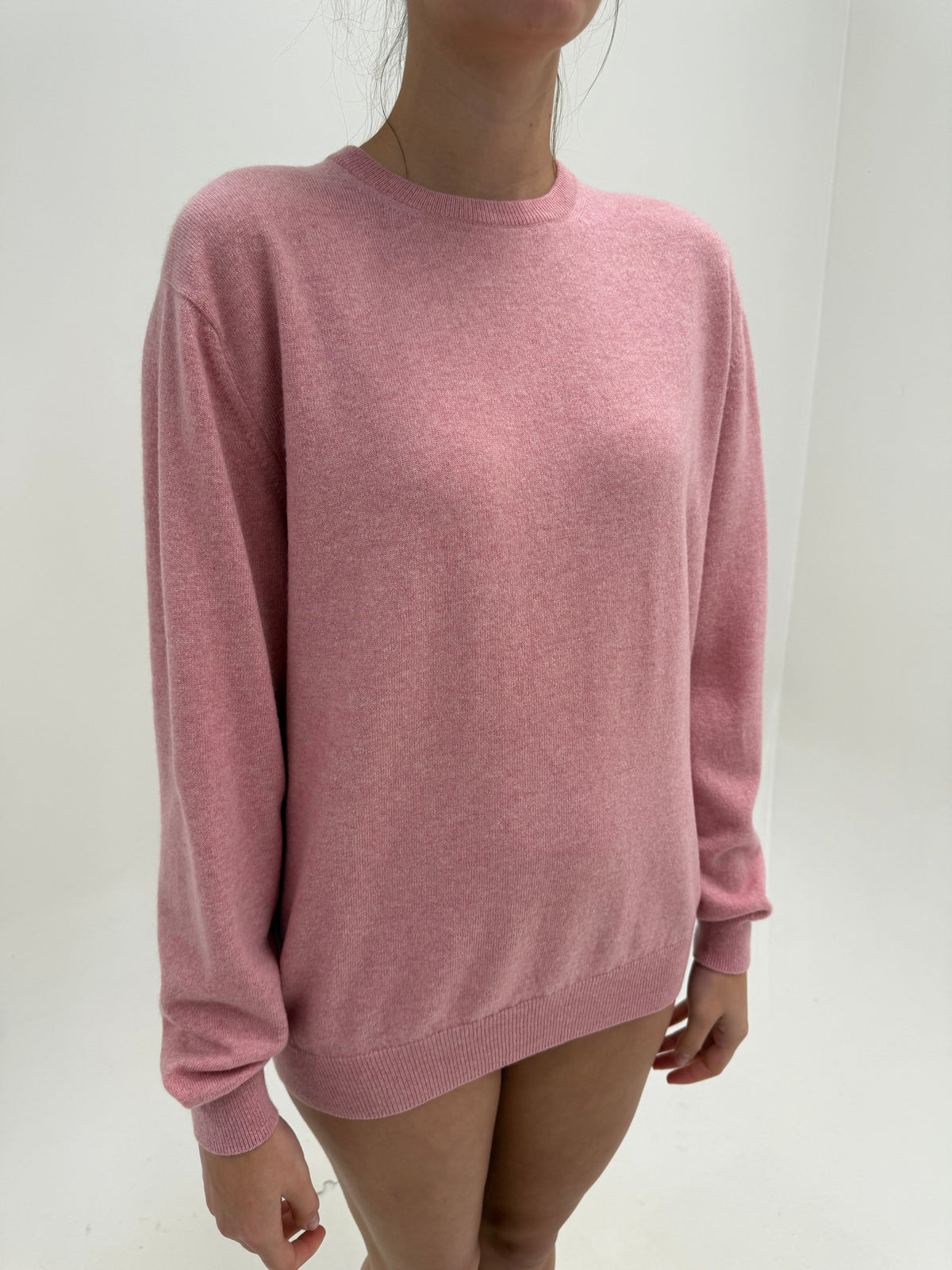 Pulover din cașmir multiply powder pink de brand premium în croi lejer