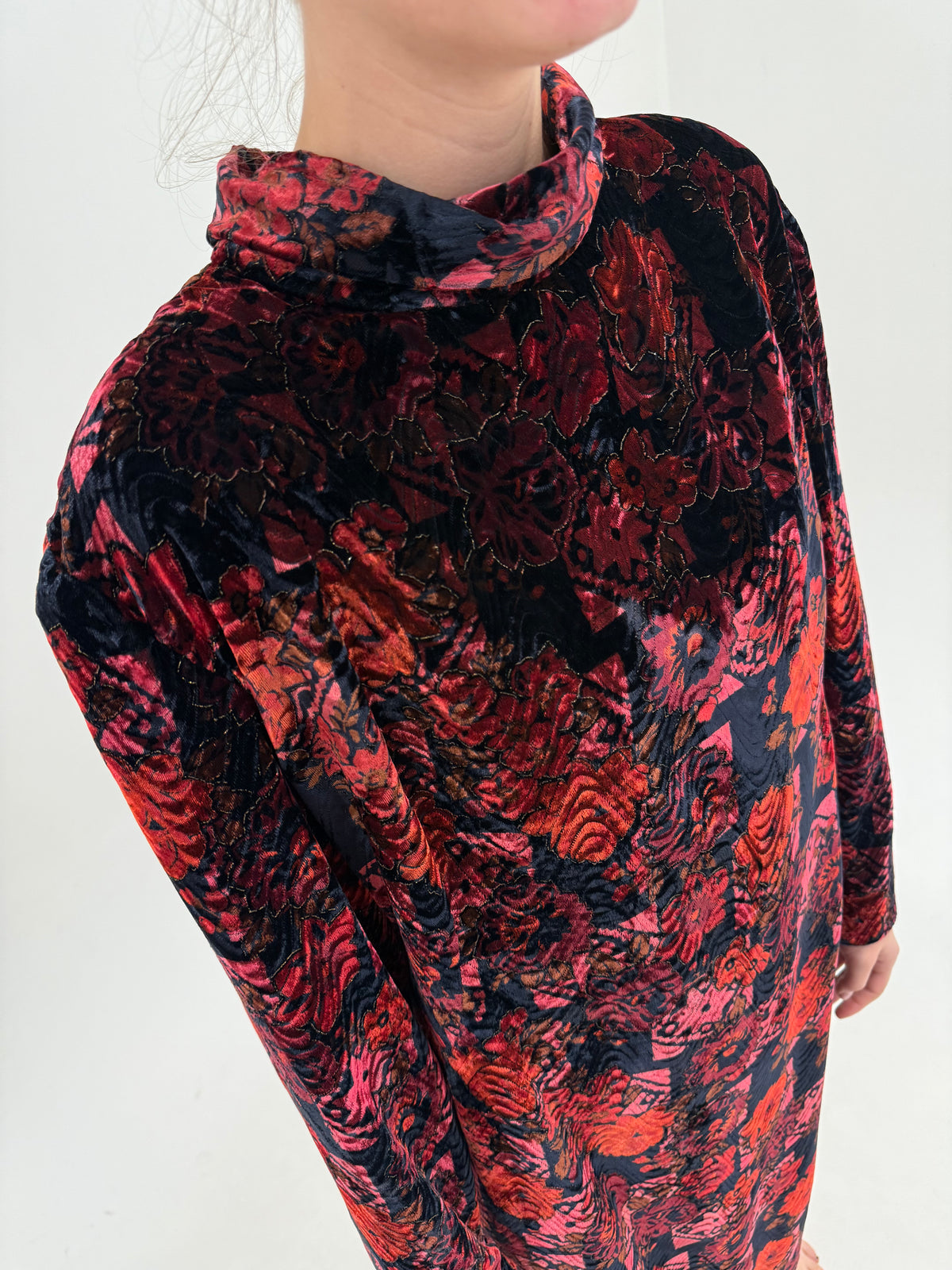 Rochie vintage superbă din catifea prețioasă embosata cu inserții fine aurii