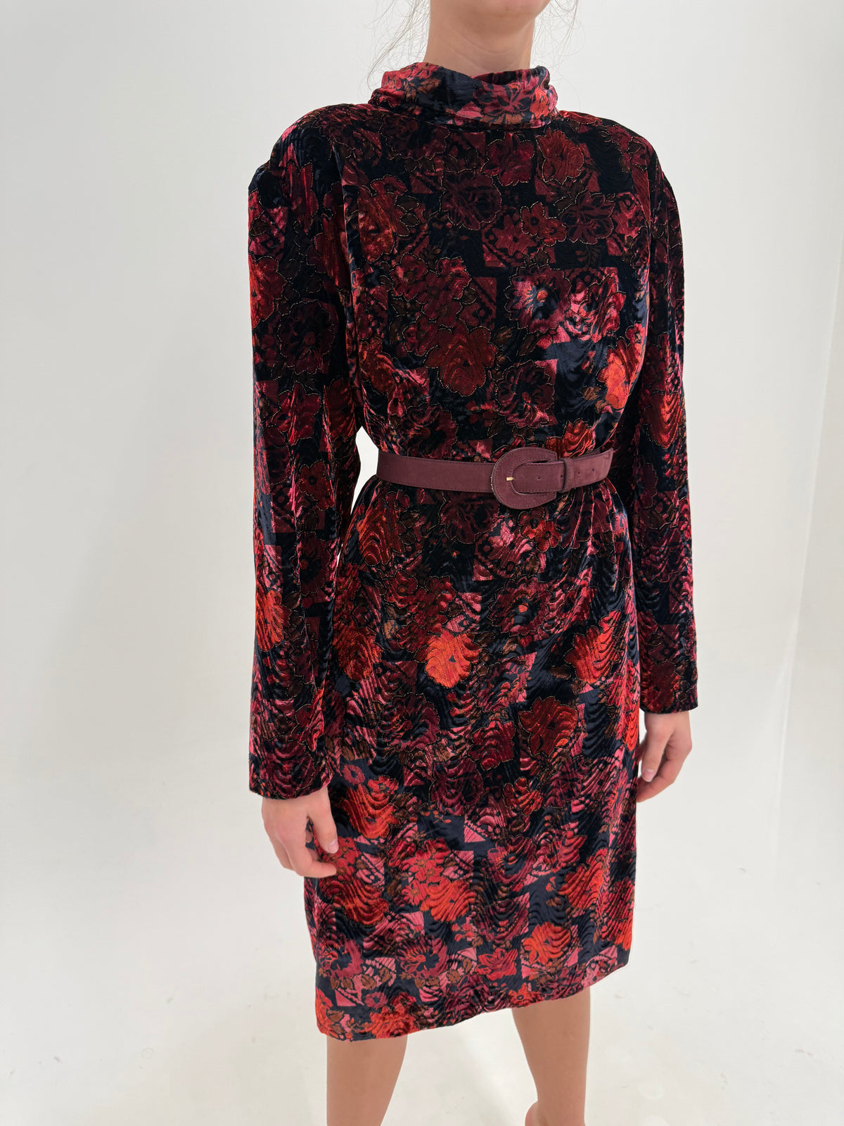 Rochie vintage superbă din catifea prețioasă embosata cu inserții fine aurii