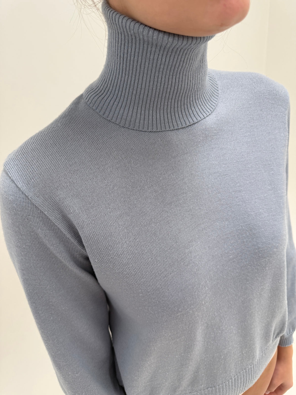 Maleta baby blue dusty din lana extrafina