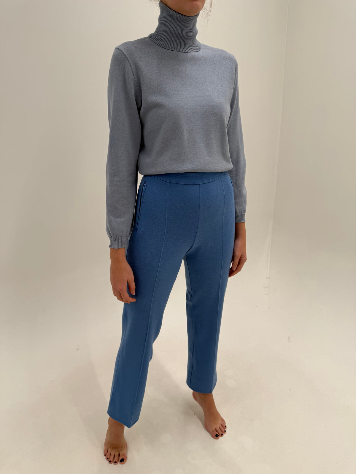 Pantaloni vintage dusty albastru ciel din tricot dens ultra confort din mix de lana
