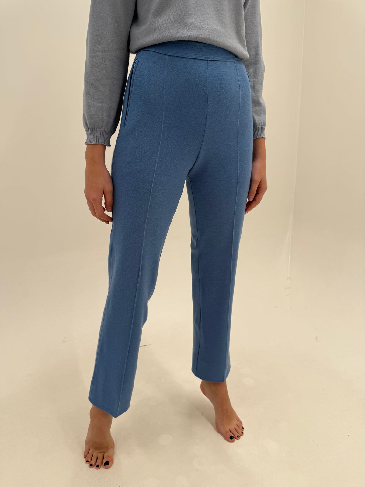 Pantaloni vintage dusty albastru ciel din tricot dens ultra confort din mix de lana