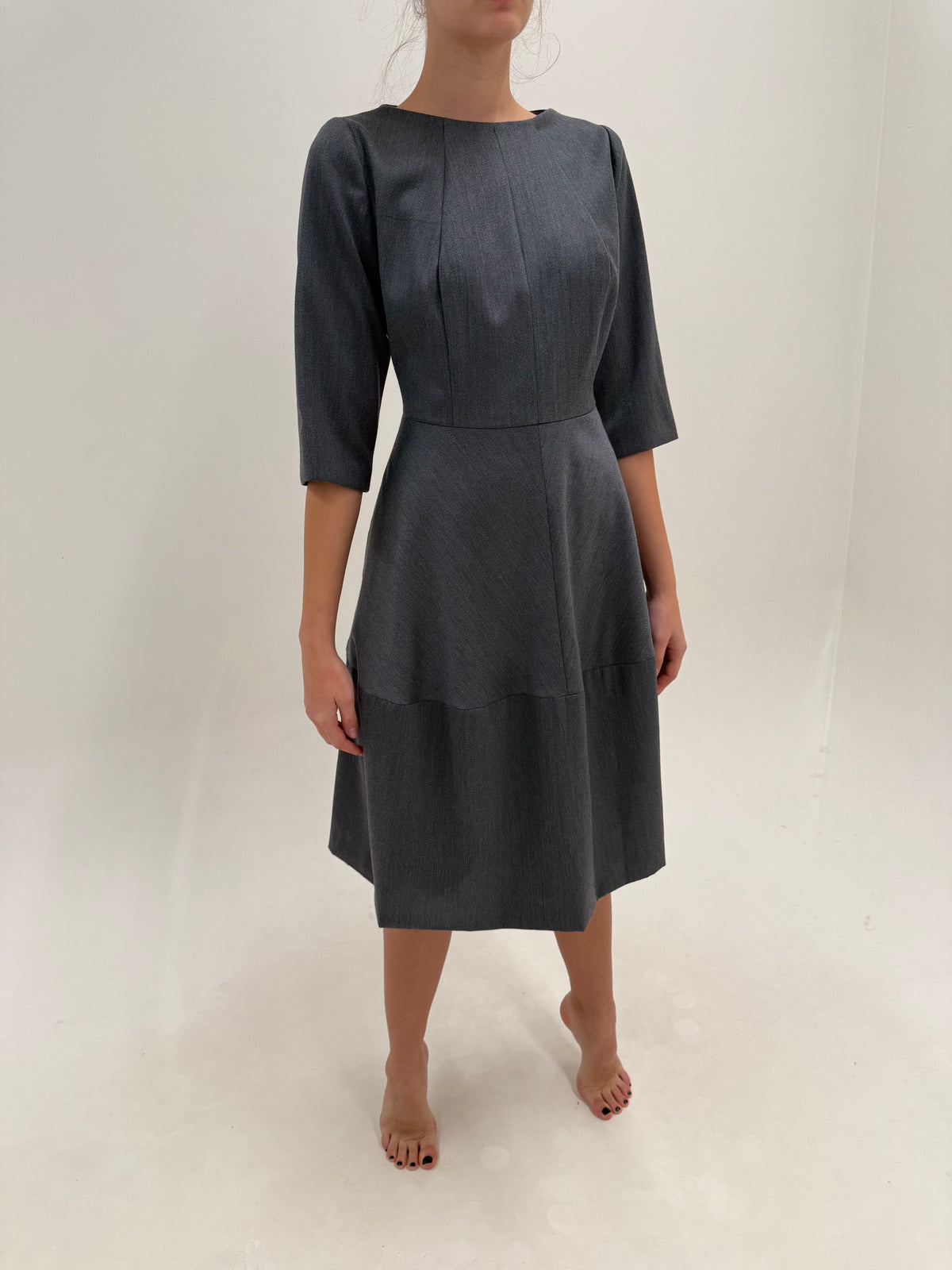 Rochie midi în croi modernizat de ani 50 din stofă de lana extrafina cu buzunare