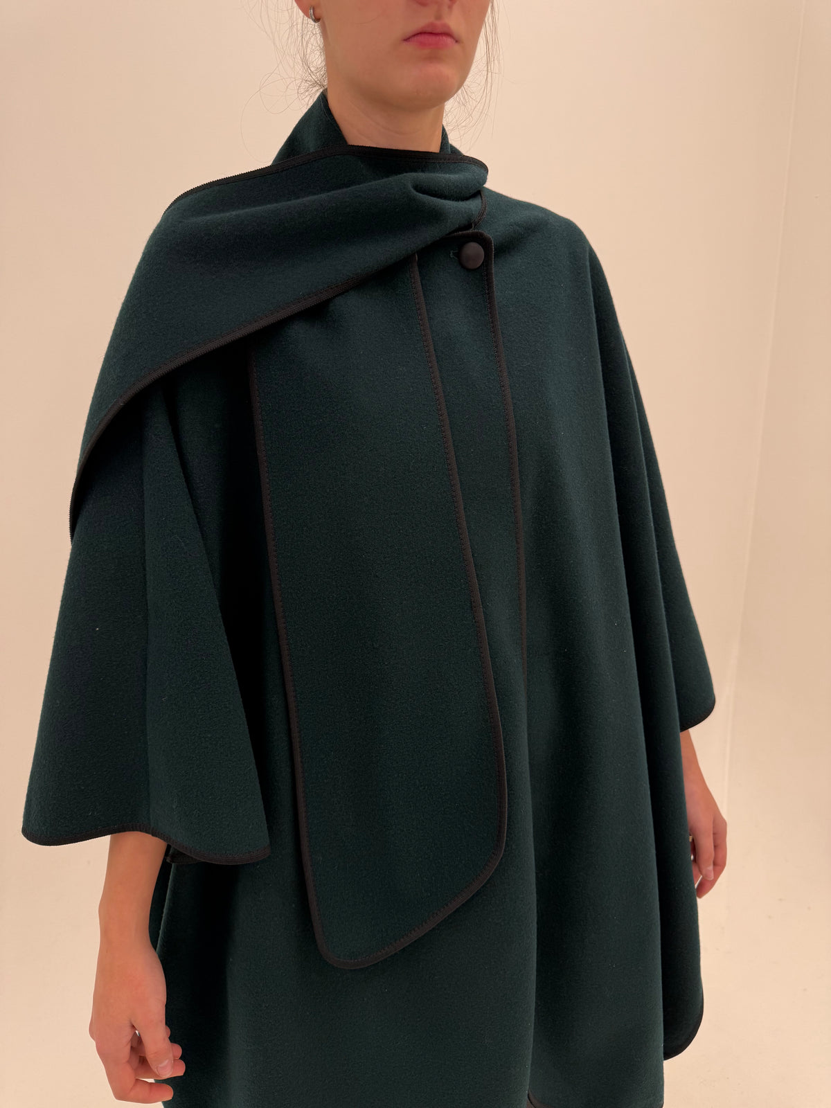 Capa ‘ Scarf Coat’ vintage dark pine green din lana extrafina