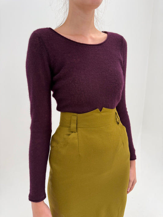 Pulover din camsir dark plum in croi pe corp