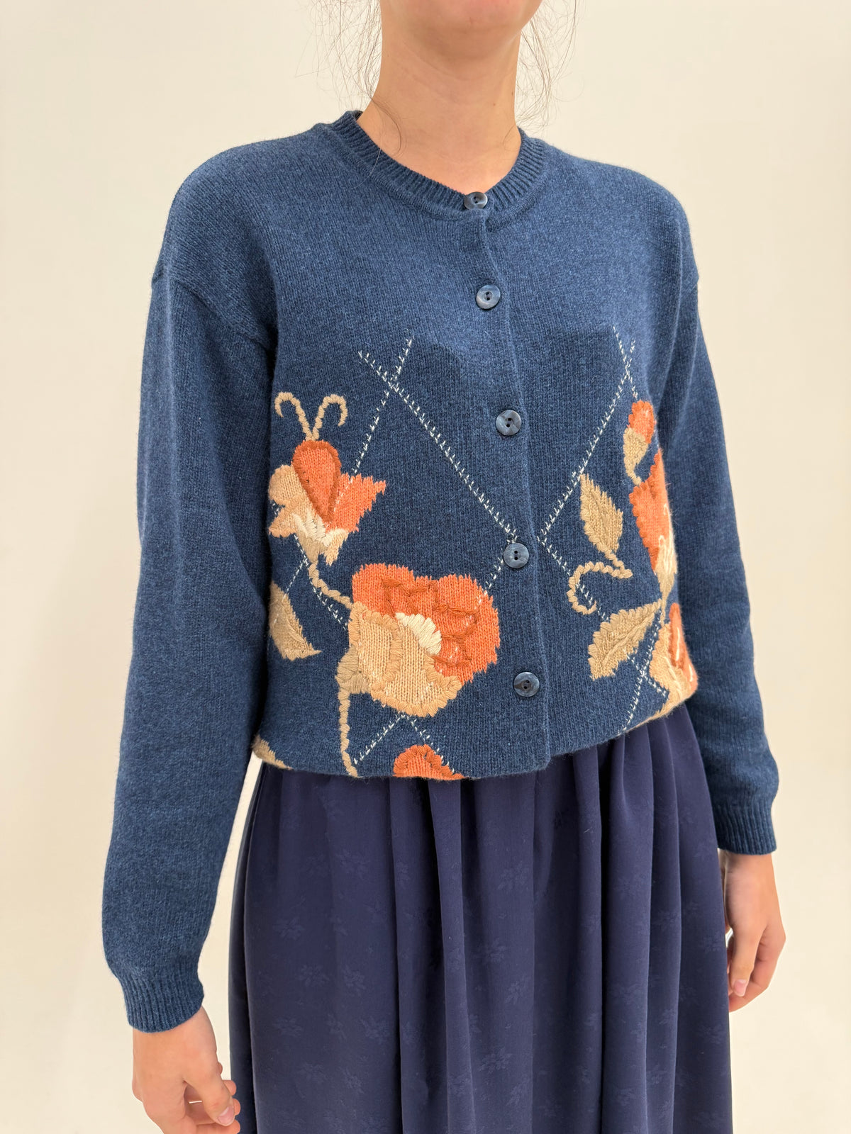 Cardigan vintage cu broderie masiva excepțională din lana plină extrafina