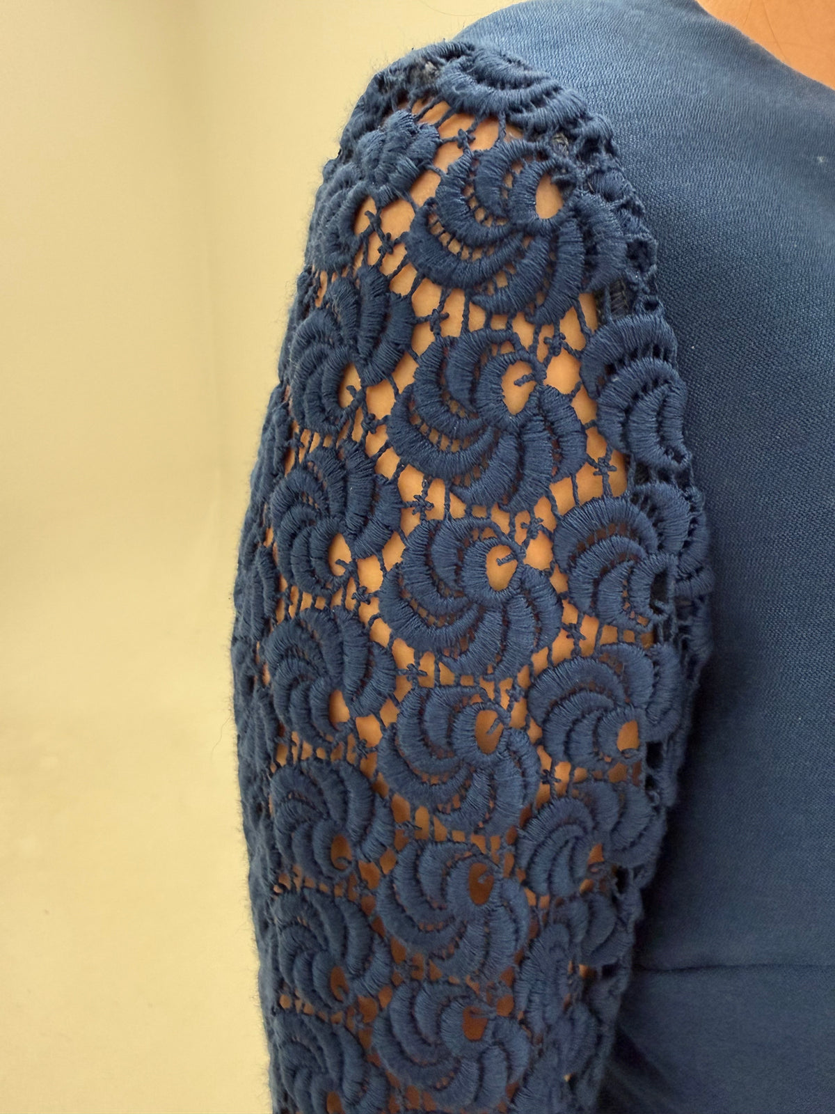 Rochie old vintage anii 60 a la Jackie Keneddy din lana extrafina și macrame excepțional