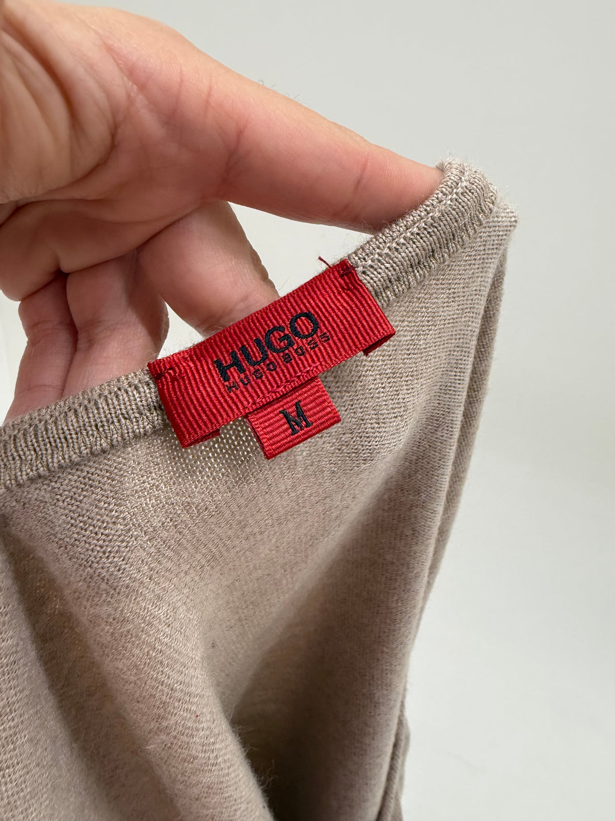 Top camel Hugo Boss cu detalii burgundy și roz geometrice din lana extrafina