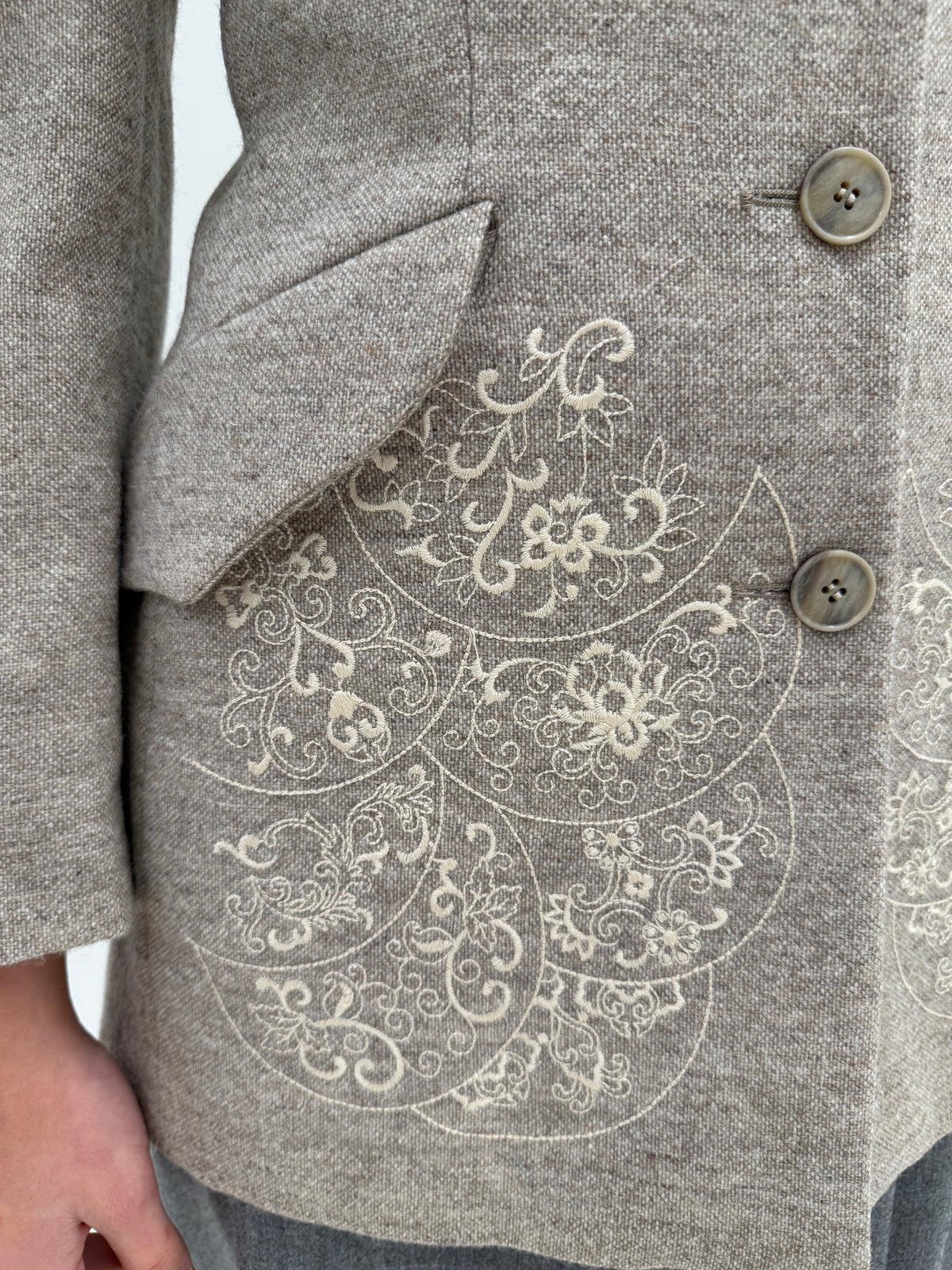 Sacou vintage italian ultra chic cu broderie din tweed nude superb în croi cambrat