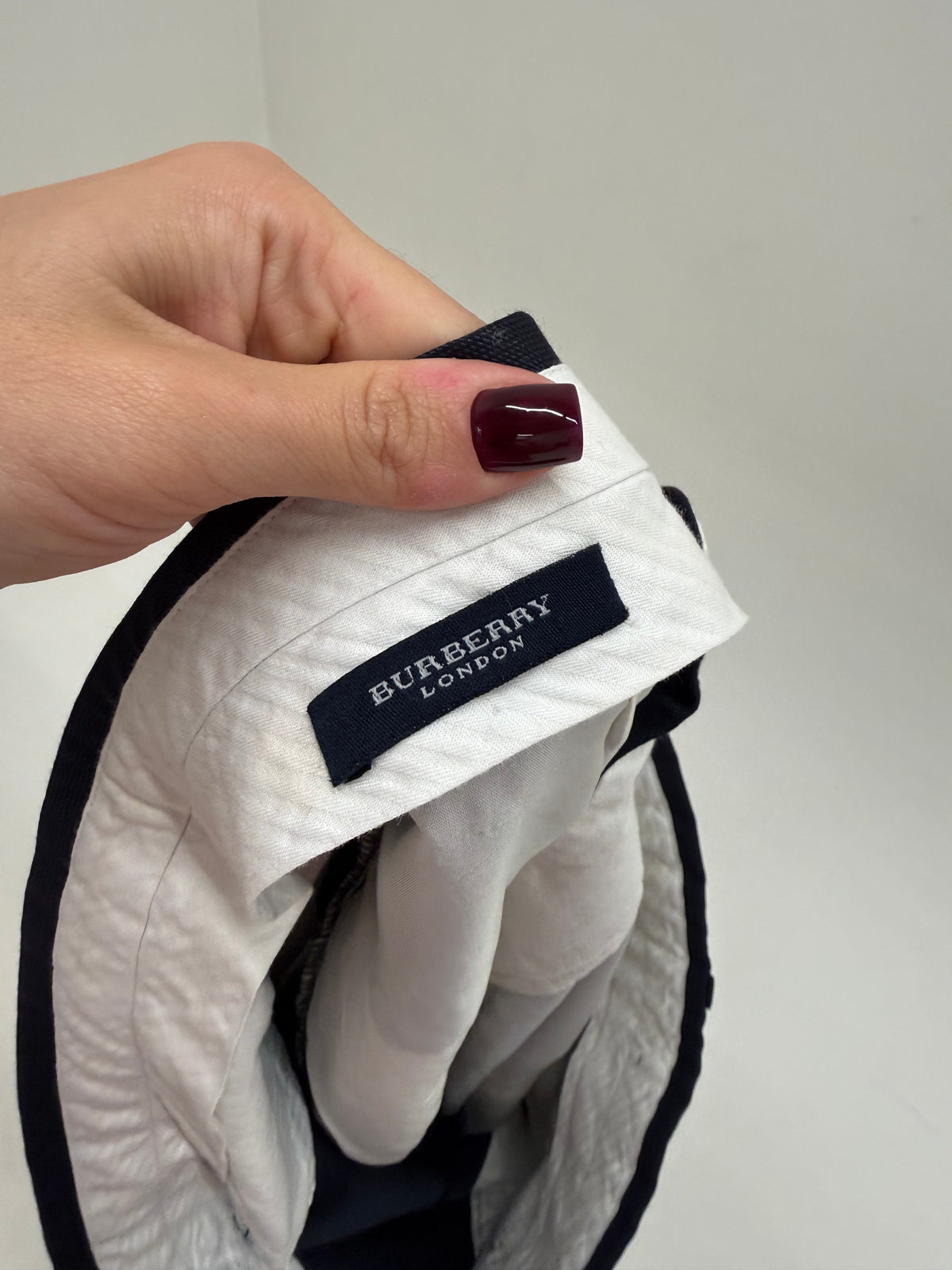 Pantaloni Burberry din lana extrafina super 120’s cu pense Navy blue