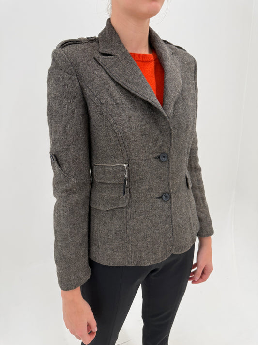 Sacou cambrat luxury Costume National din tweed Chevron camel cu negru de lana extrafina