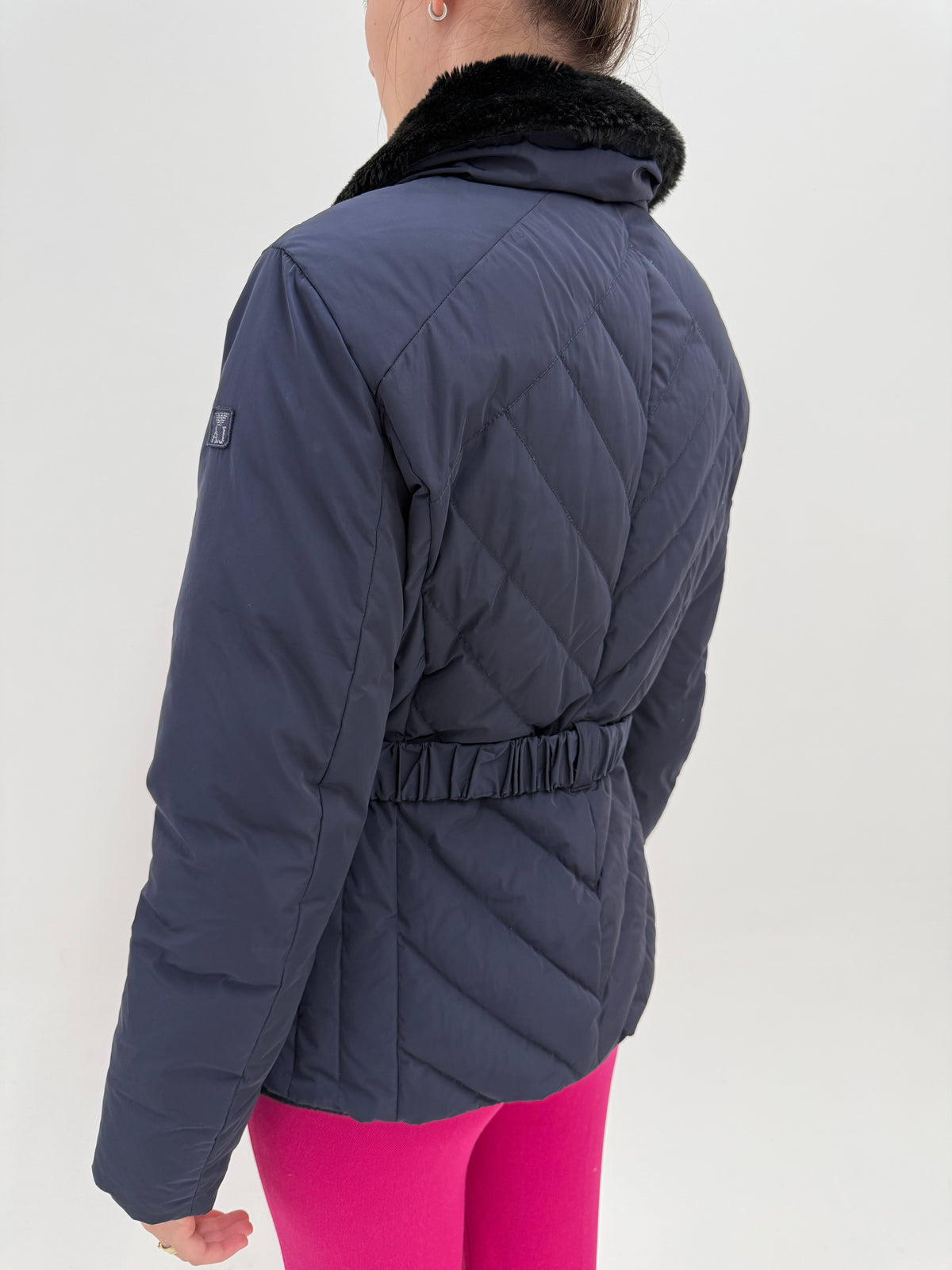 Puffer Armani (Emporio) cu talie marcată reglabilă din puf și pense de gasca