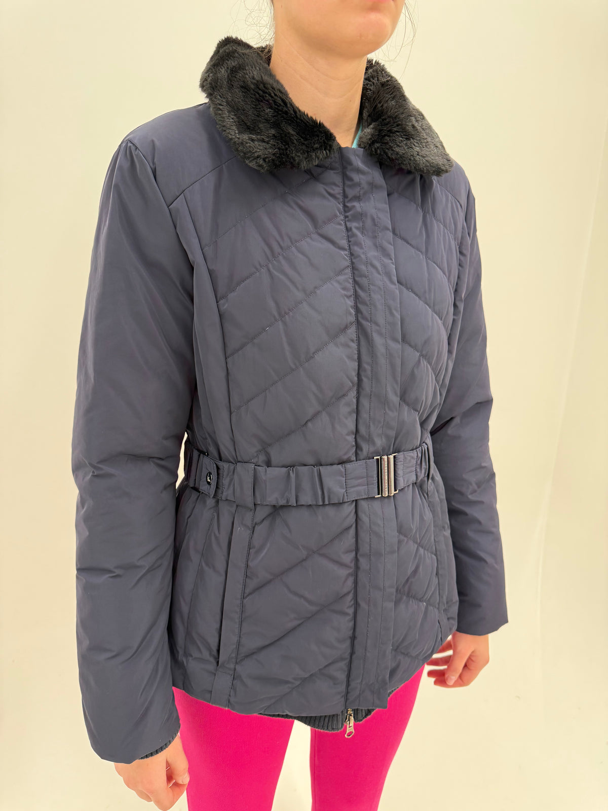 Puffer Armani (Emporio) cu talie marcată reglabilă din puf și pense de gasca