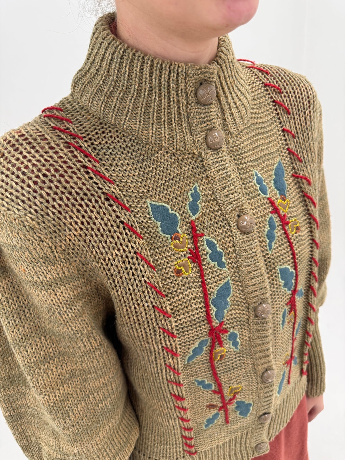 Cardigan / jachetă vintage bijuterie lucrată manual din lana groasă de gramaj mare