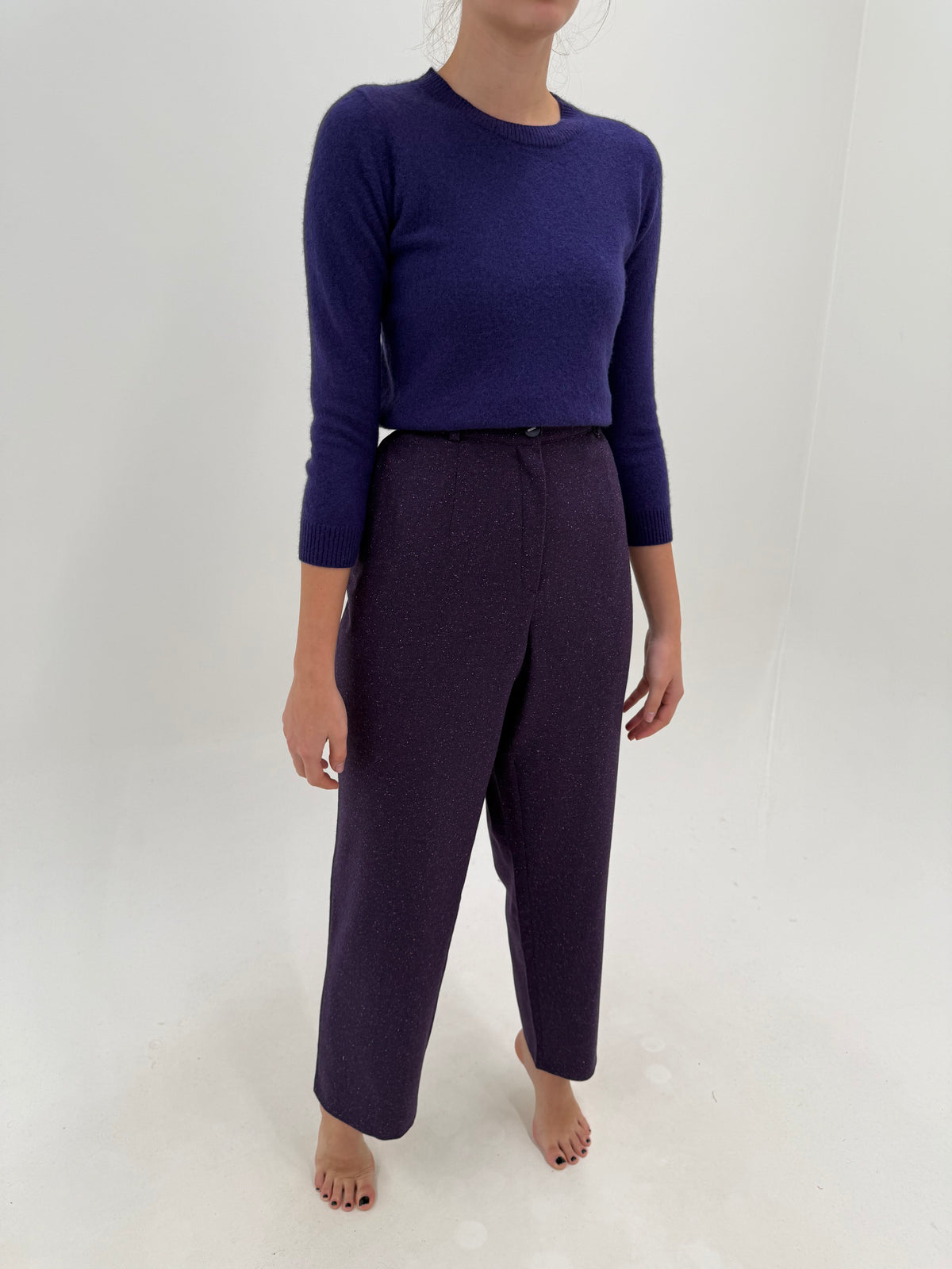 Pantaloni tall aubergine din tweed Donegal extrafina de lana cu mătase naturală cu solduri generoase