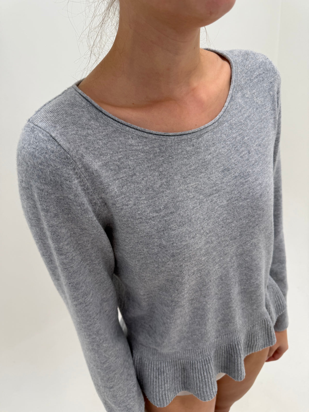 Pulover cu peplum silver gray din lana extrafina