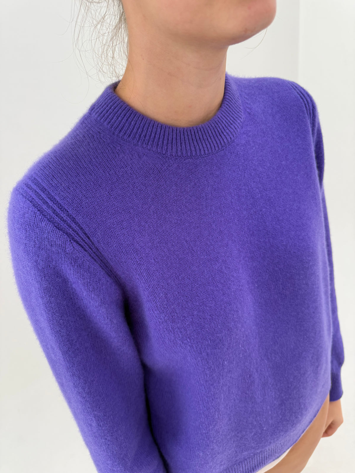 Pulover COȘ din cașmir electric purple în croi oversized
