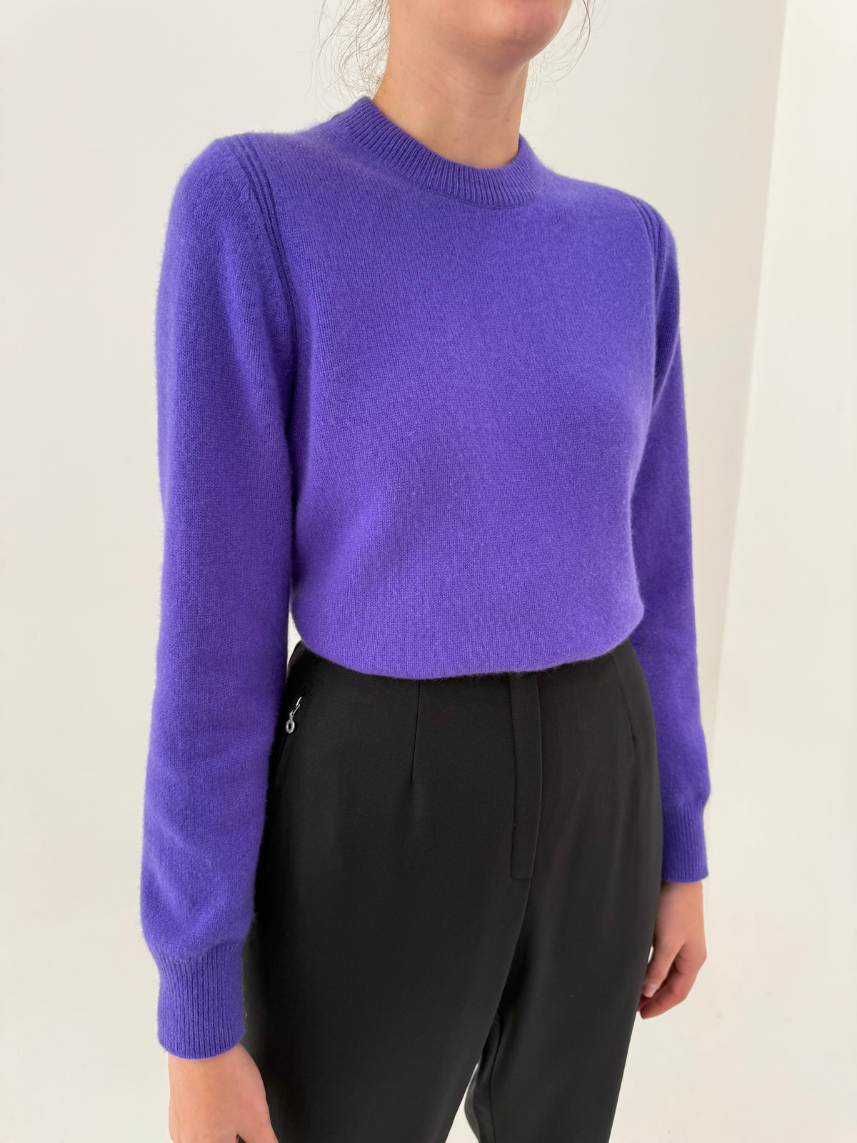 Pulover COȘ din cașmir electric purple în croi oversized