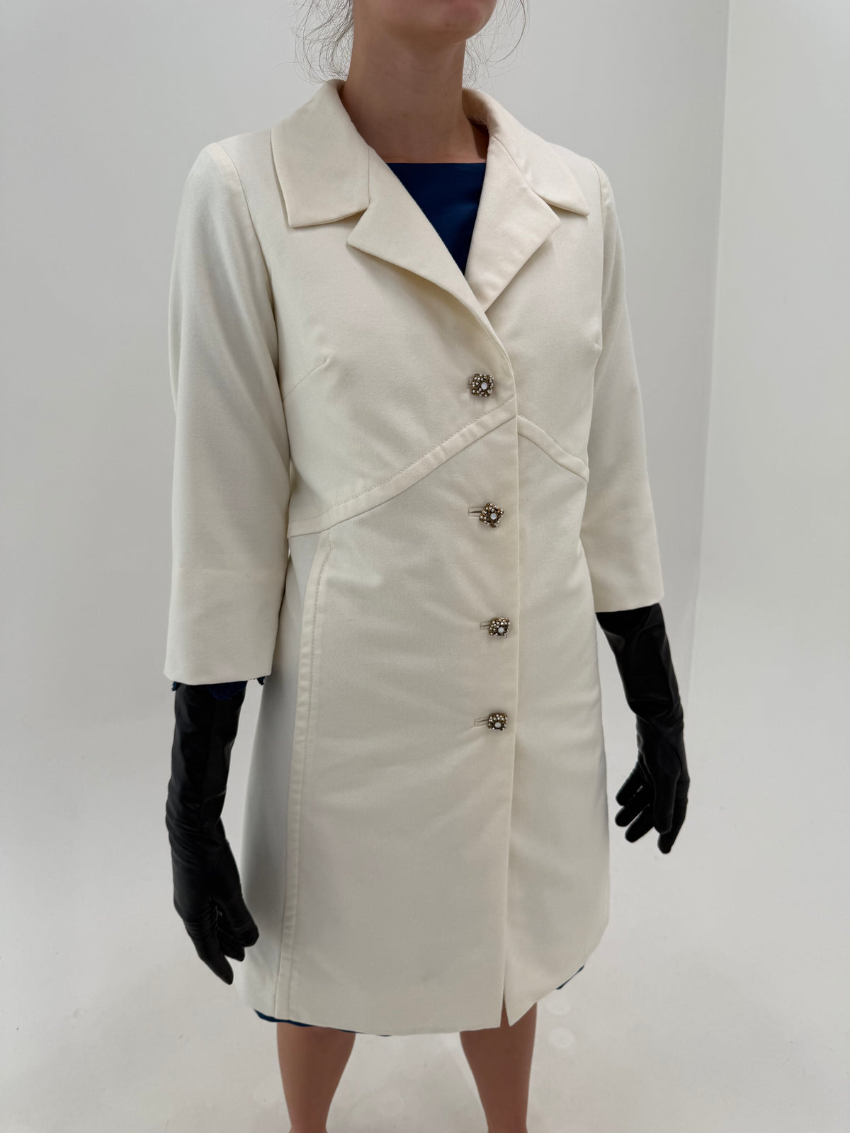 Palton old vintage anii 60 a la Jackie Keneddy elegant cu nasturi bijuterie