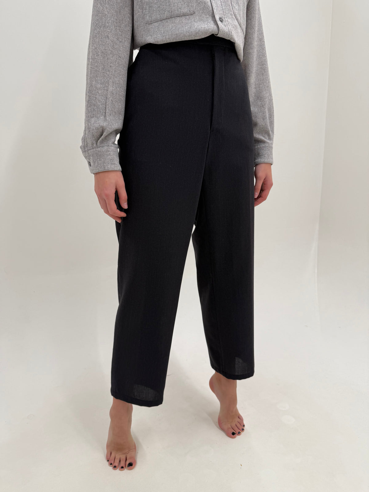 Pantaloni ultra luxury Giorgio Armani din lana extrafina cu talie generoasă