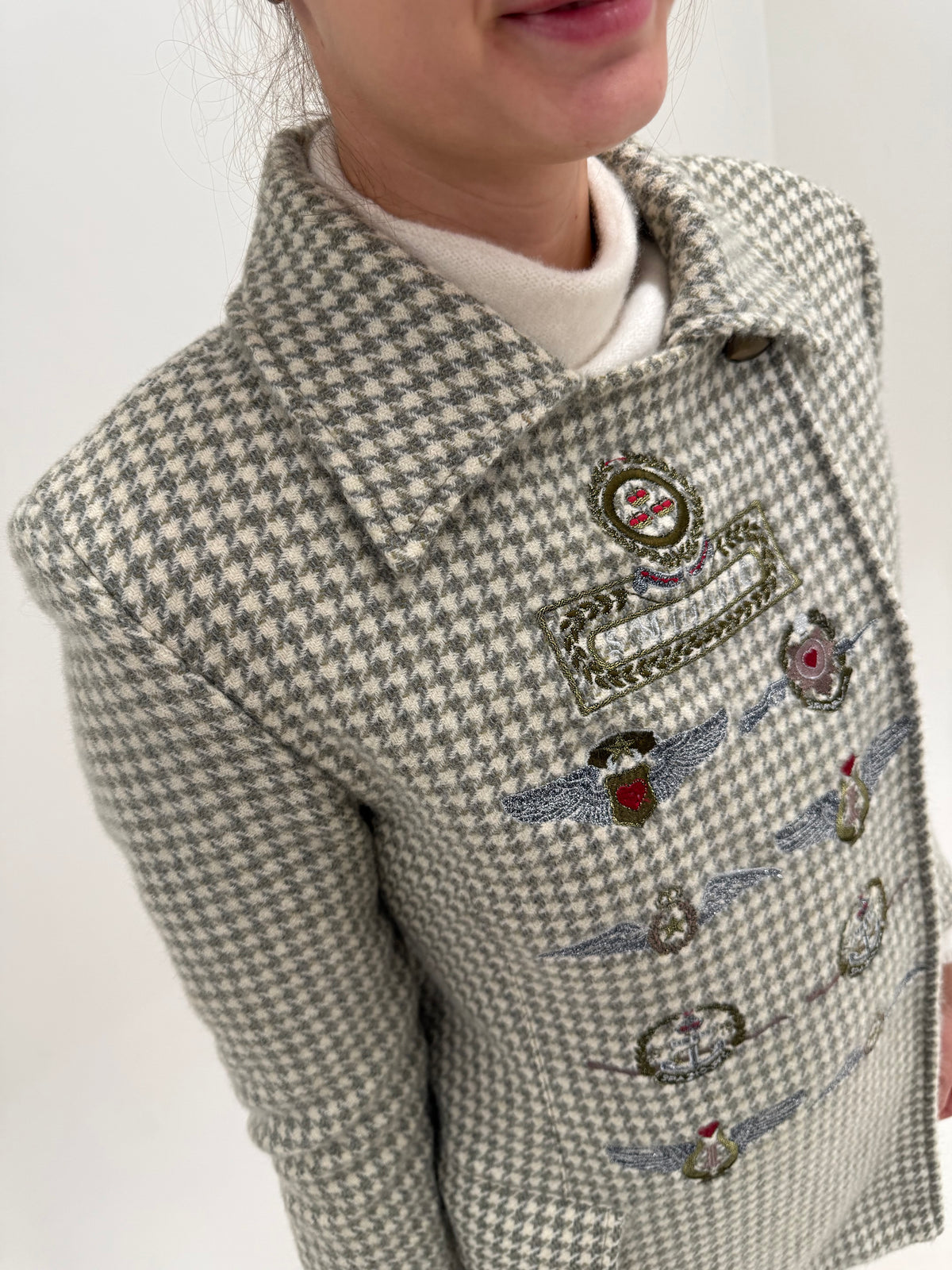 Jacheta vintage cu broderie superbă din tweed gros pied de coq de lana extrafina