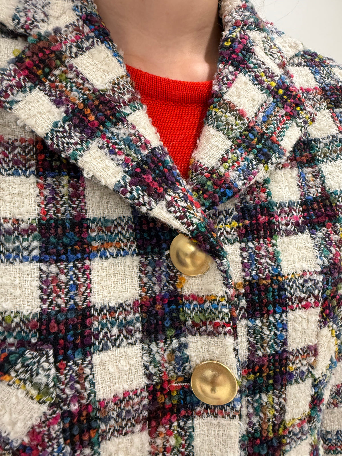 Sacou din boucle gros în stil Chanel de lana colorat cu natsuri metalici aurii